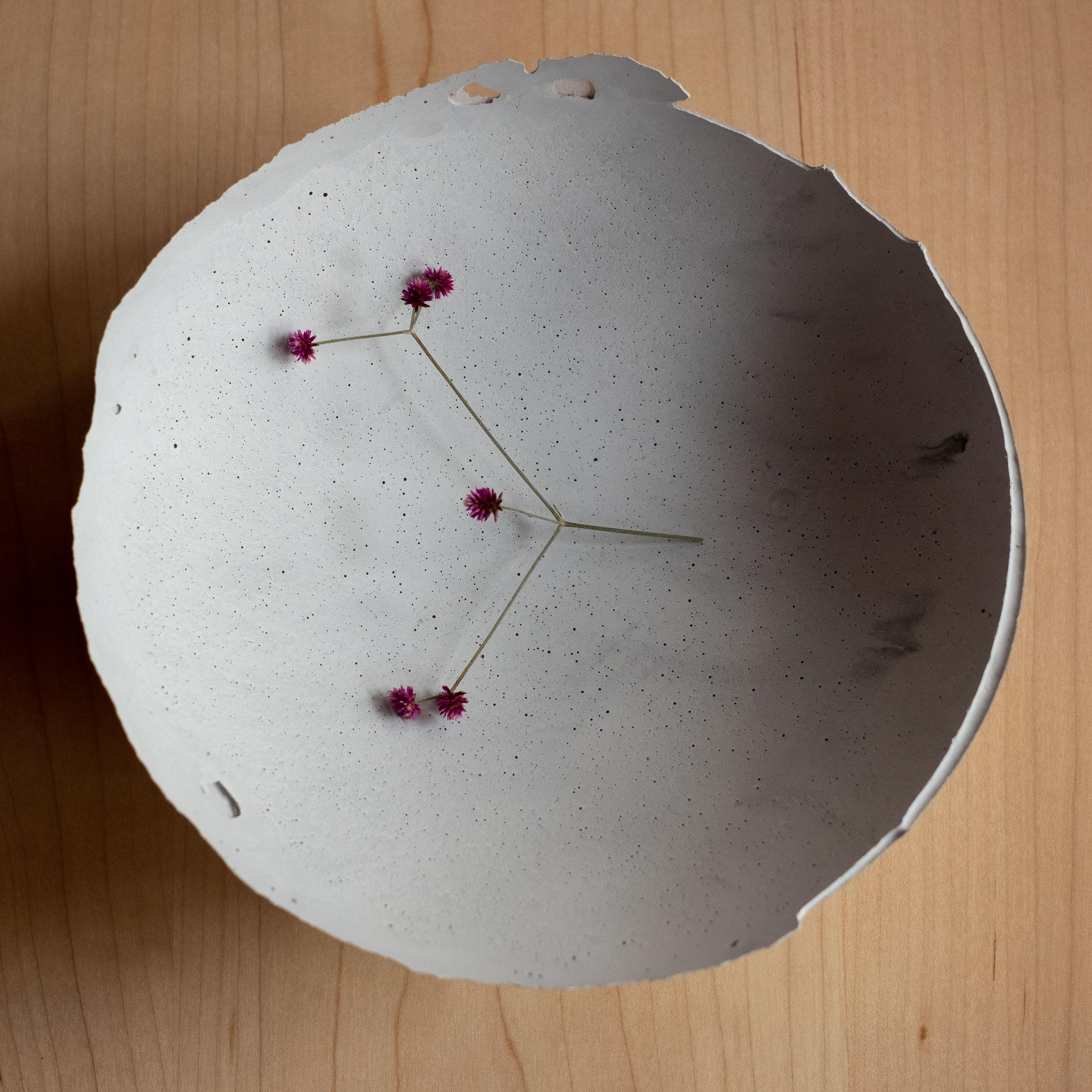 Cuenco de hormigón gris hecho a mano por UME Studio Estadounidense en venta