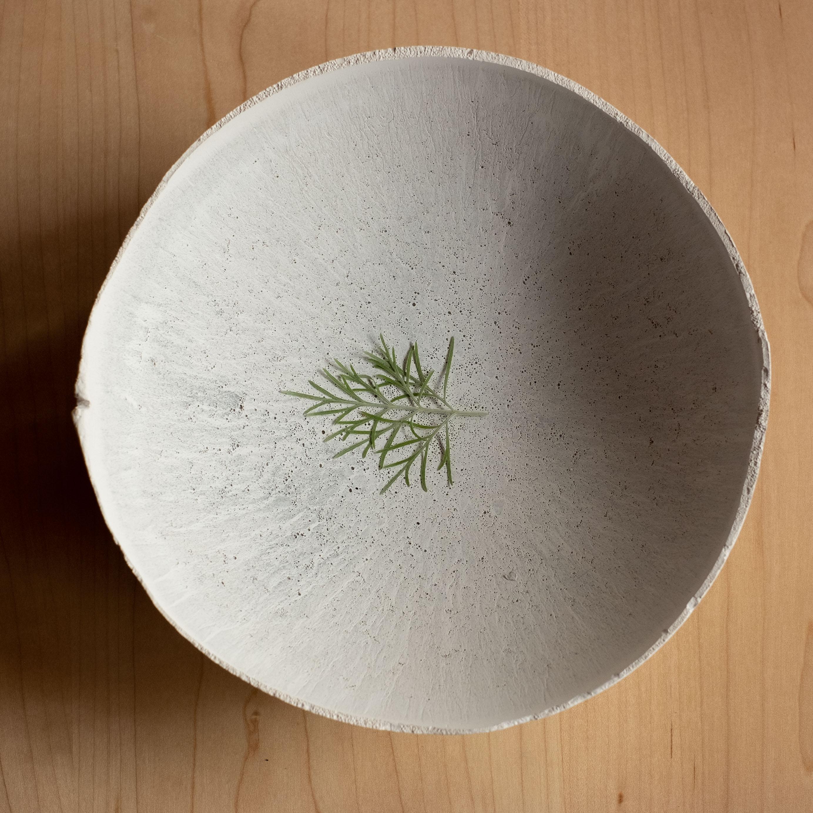 Américain Bol gris en béton moulé à la main par UME Studio en vente
