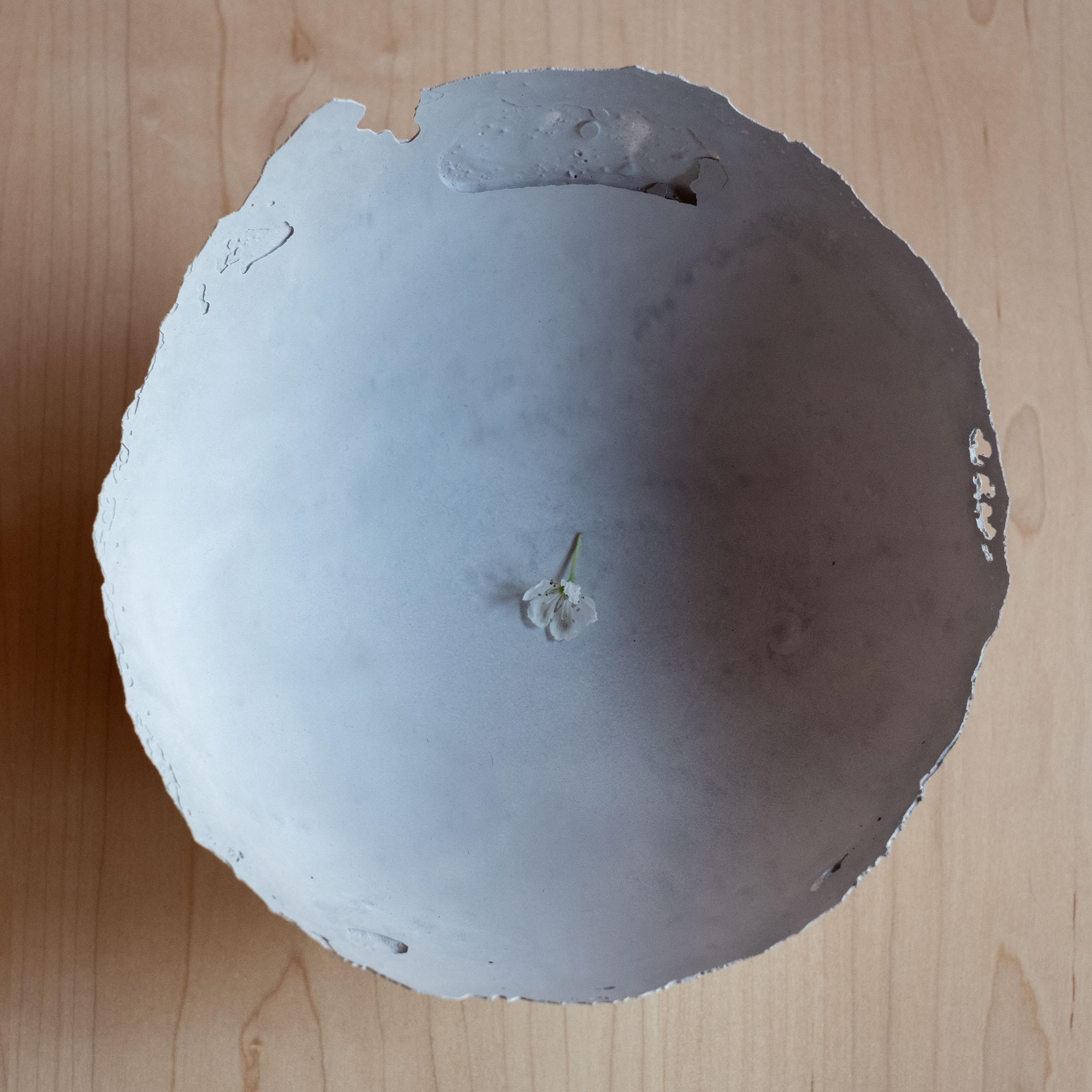 Américain Bol gris en béton moulé à la main par UME Studio en vente
