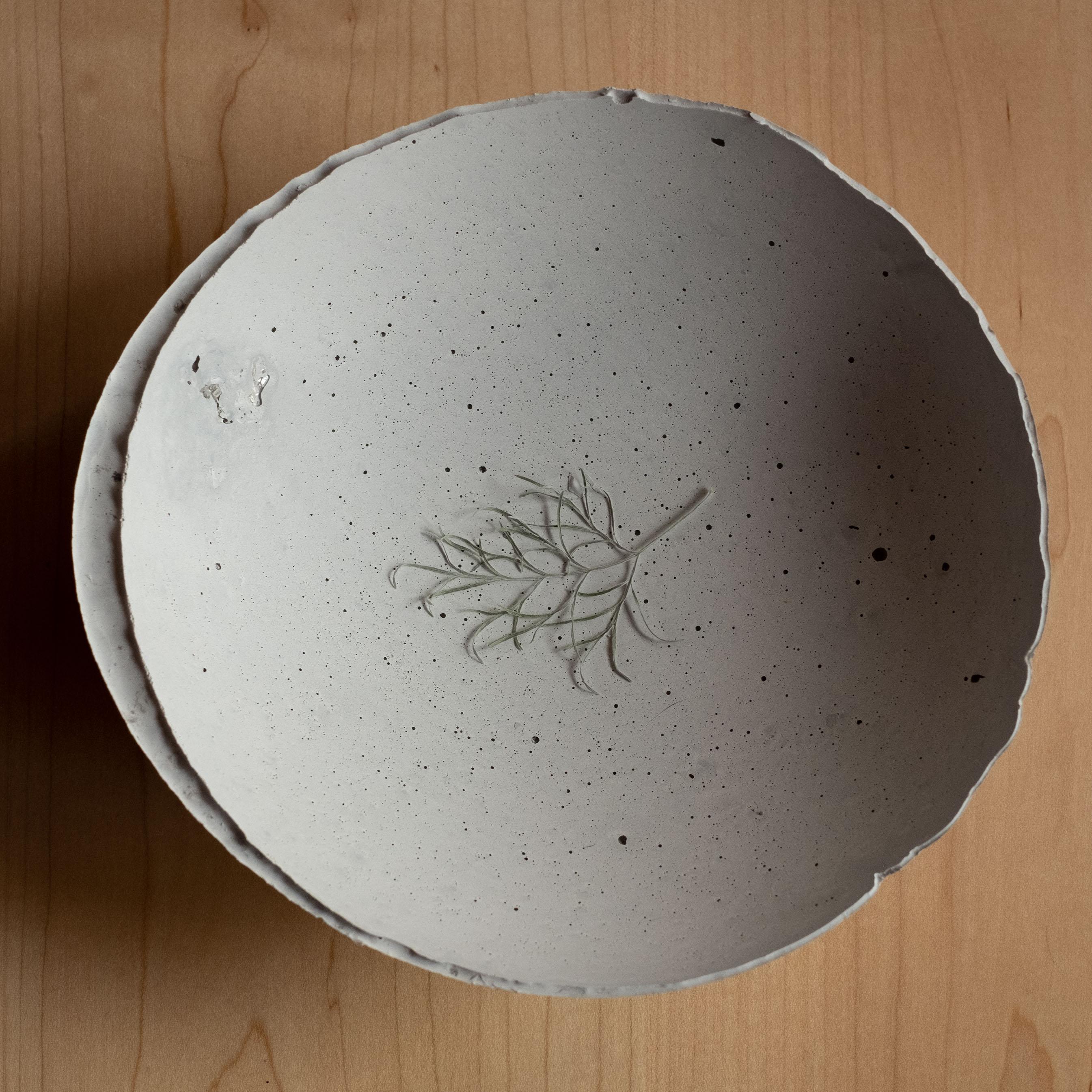 Américain Bol gris en béton moulé à la main par UME Studio en vente