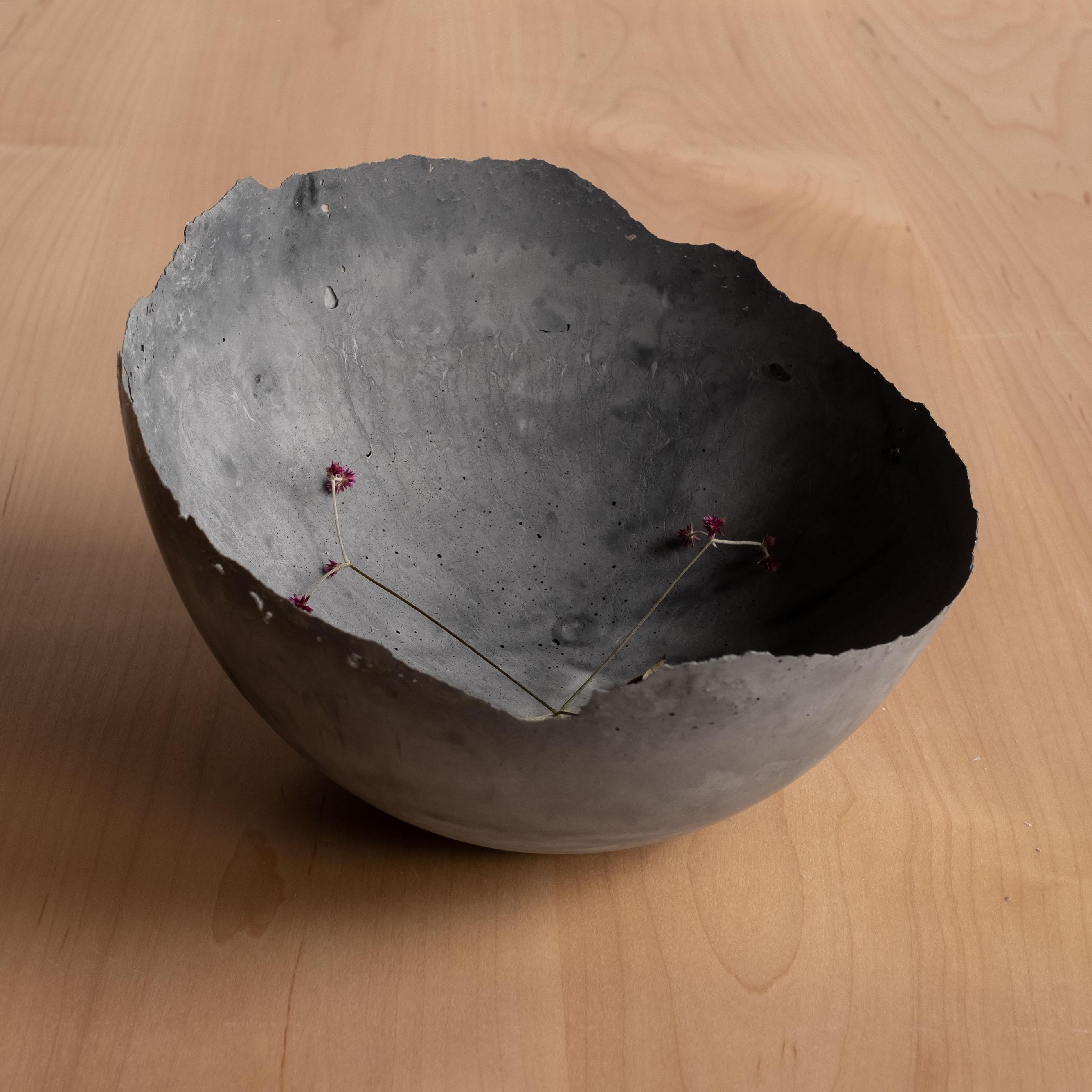 Américain Bol gris en béton moulé à la main par UME Studio en vente