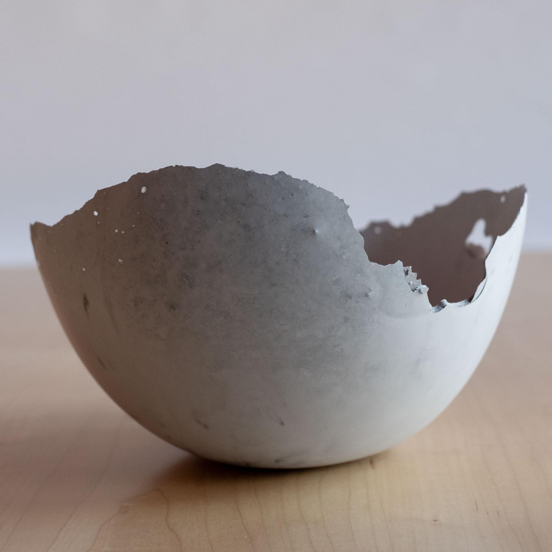 Américain Bol gris en béton moulé à la main par UME Studio en vente