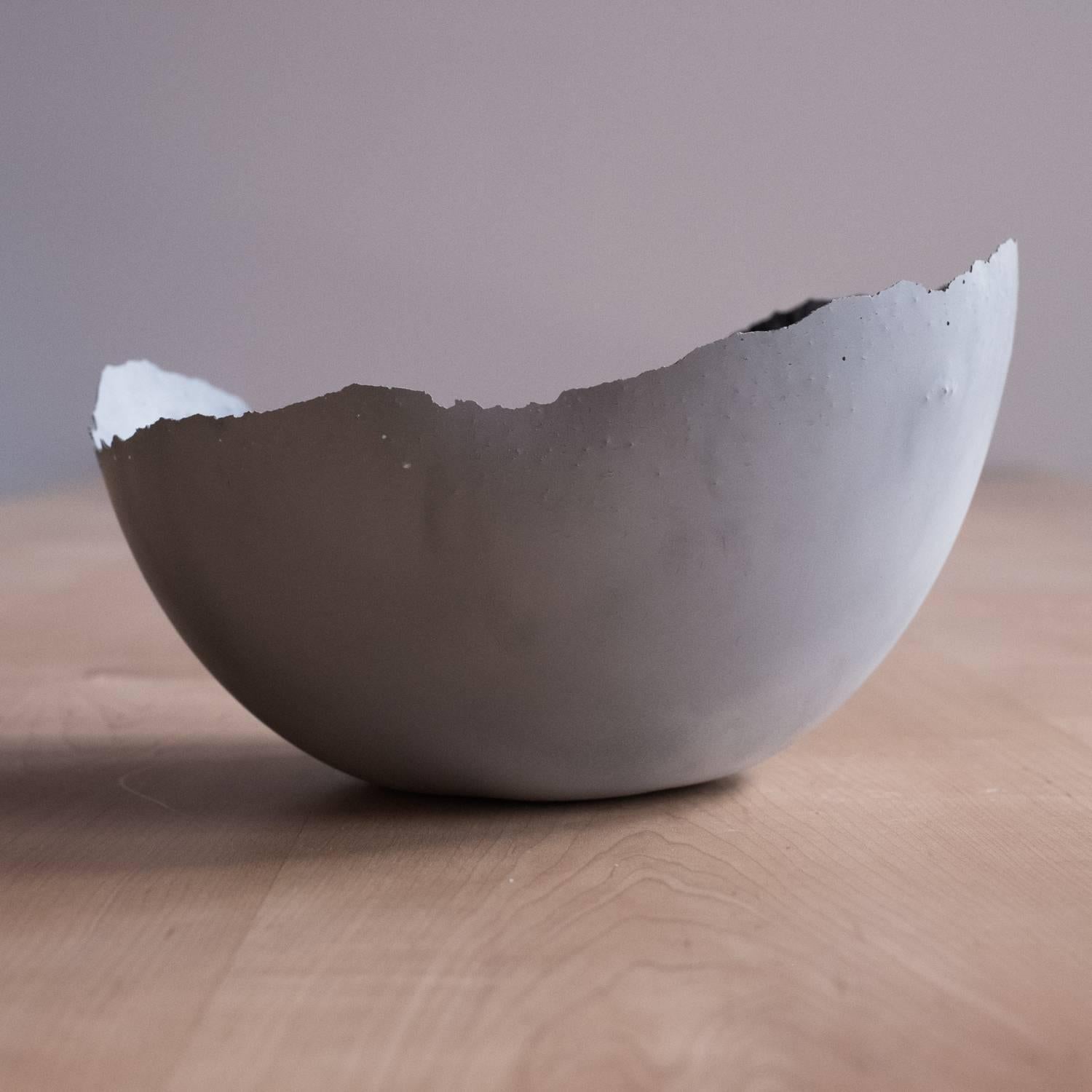 Calco Ciotola in cemento fuso a mano in grigio di UMÉ Studio in vendita