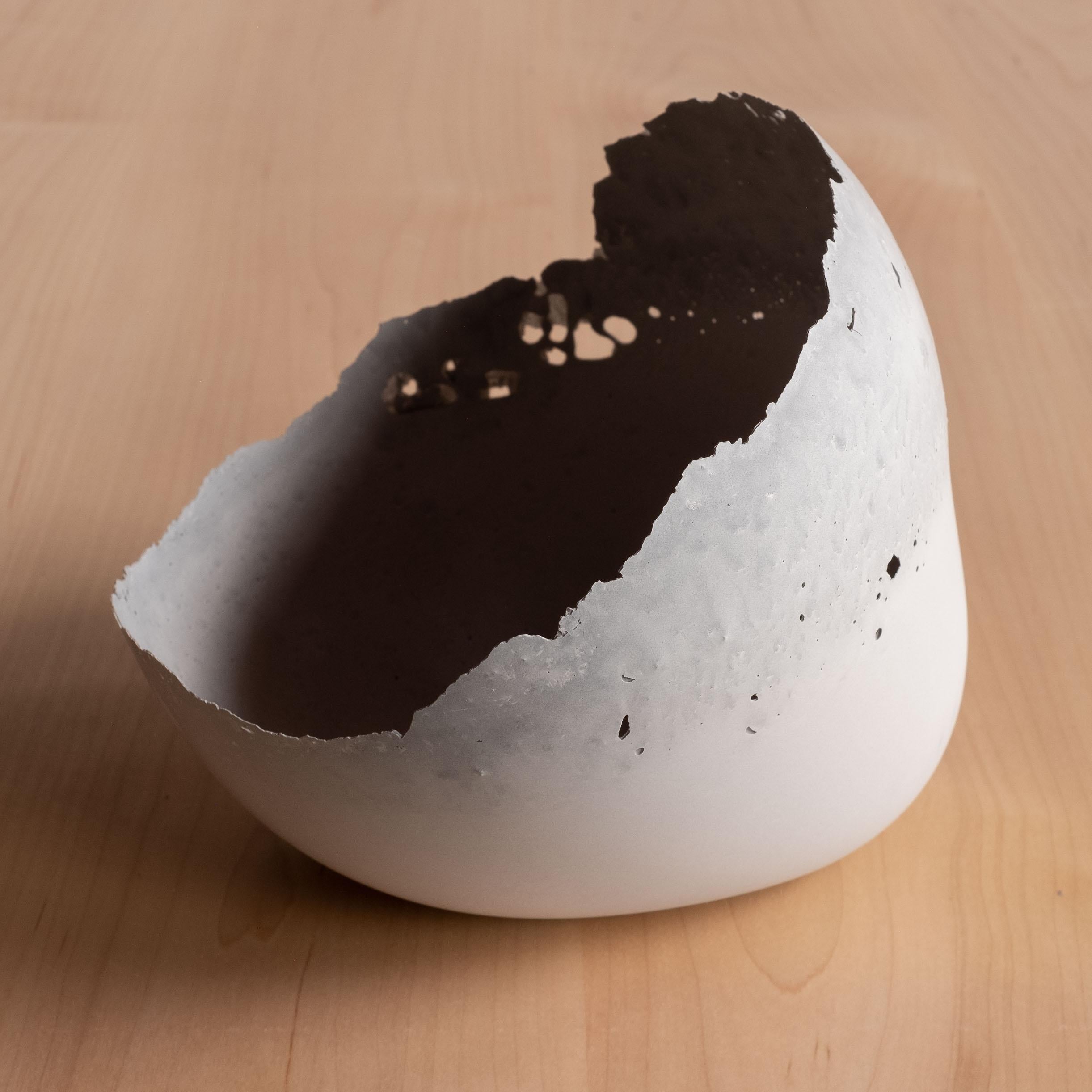Handgefertigte Schale aus Gussbeton in Grau von Umé Studio (Gegossen) im Angebot