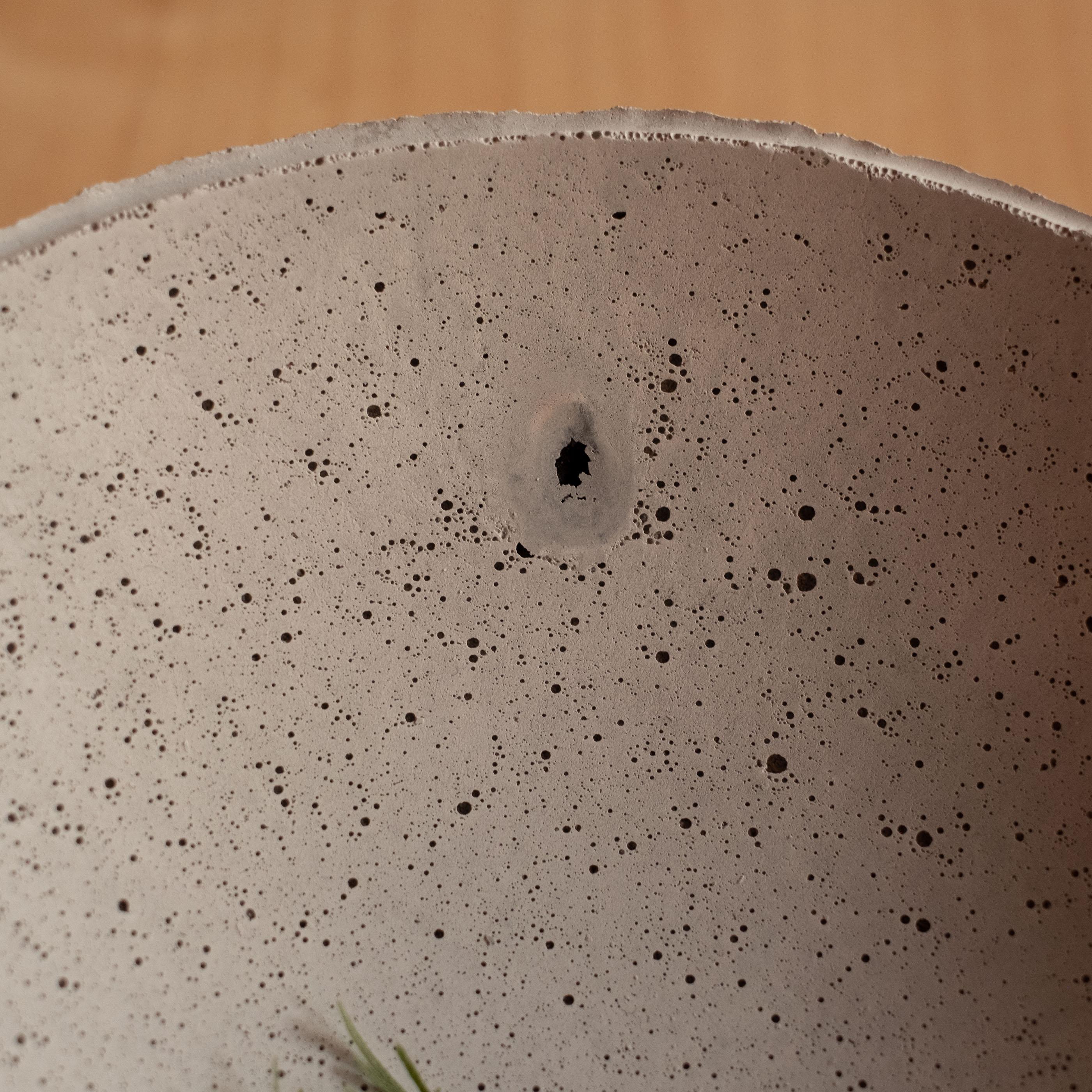 Cuenco de hormigón gris hecho a mano por UME Studio en Nuevo estado para la venta en Oakland, CA
