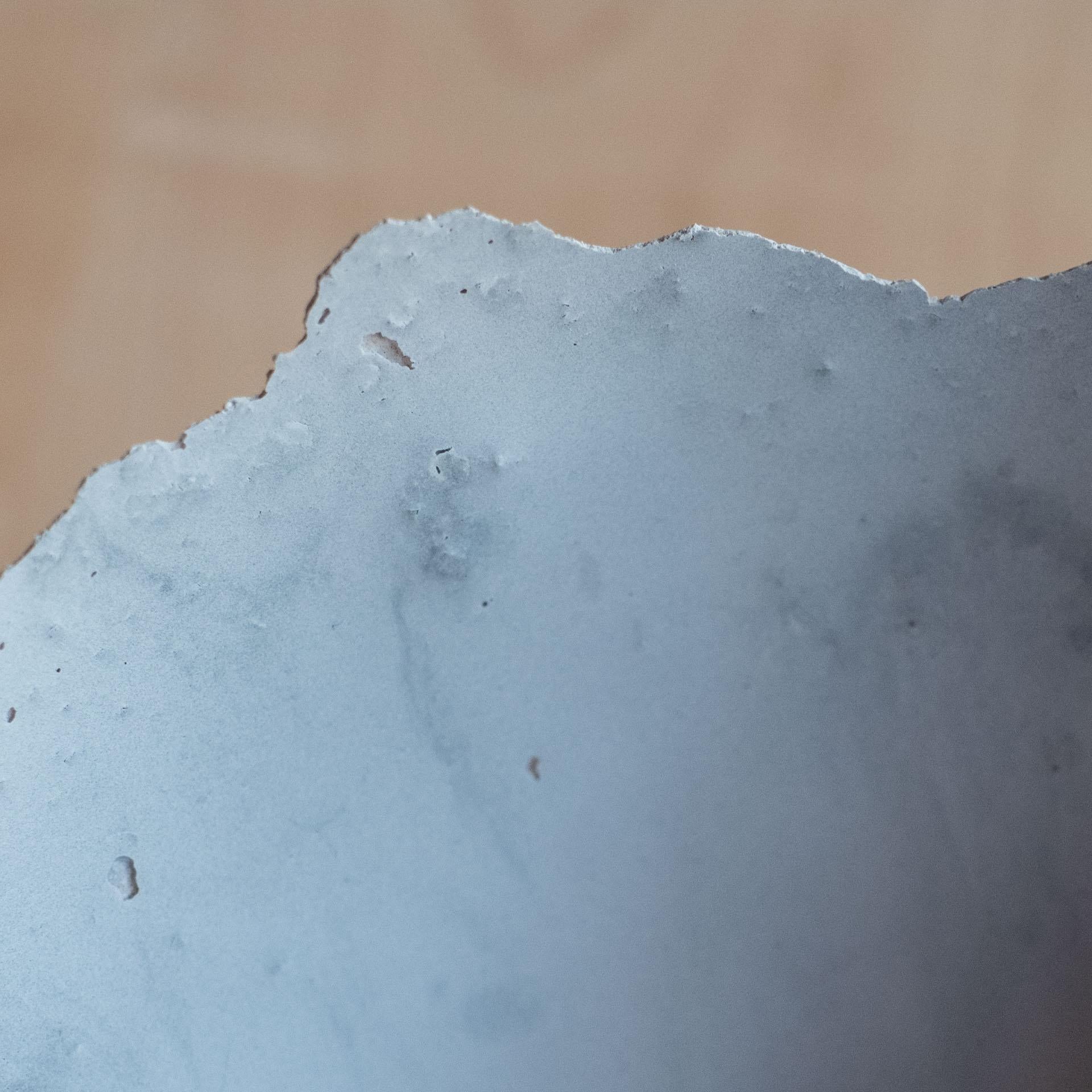 Bol gris en béton moulé à la main par UME Studio Neuf - En vente à Oakland, CA