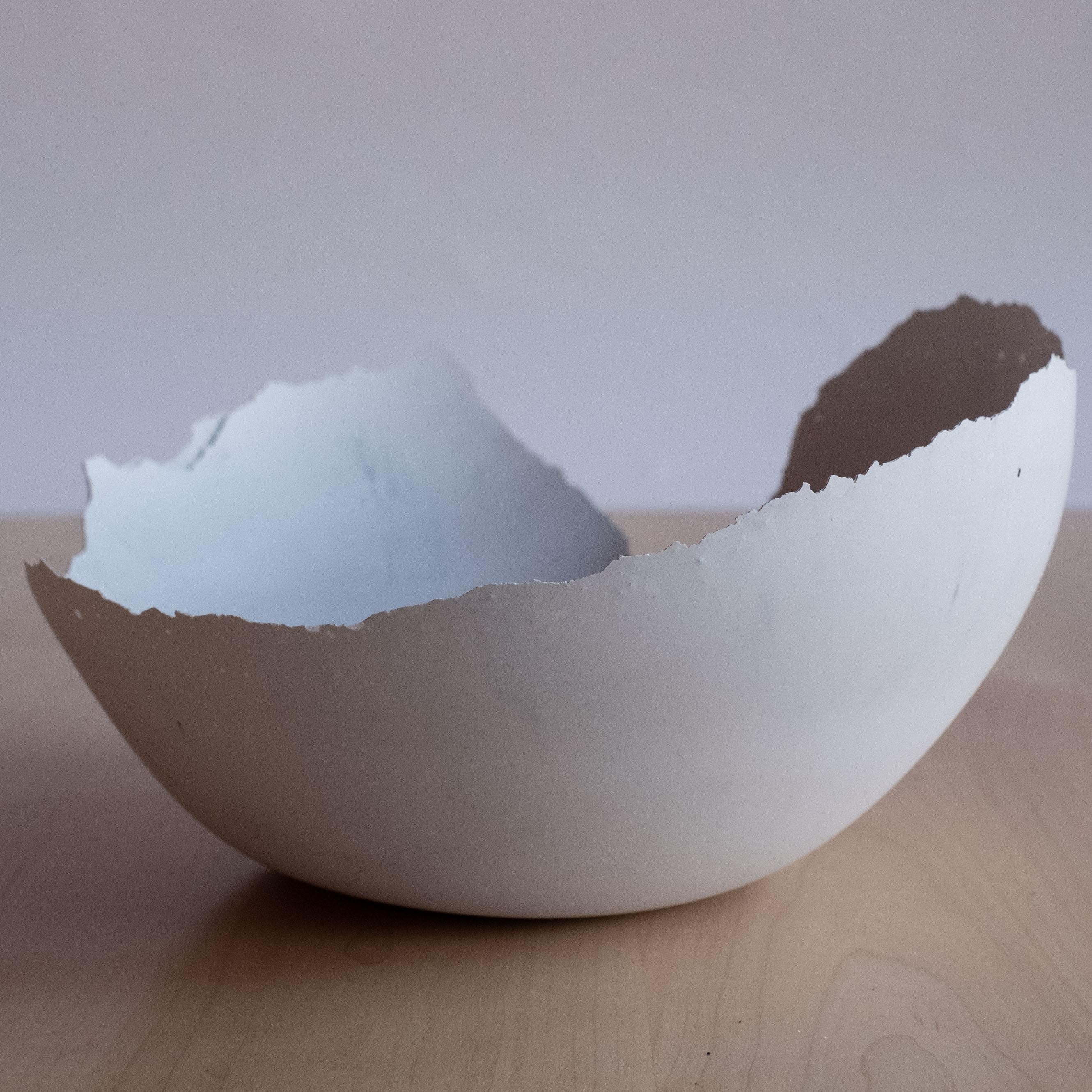 Handgefertigte Schale aus Gussbeton in Grau von UMÉ Studio (21. Jahrhundert und zeitgenössisch) im Angebot