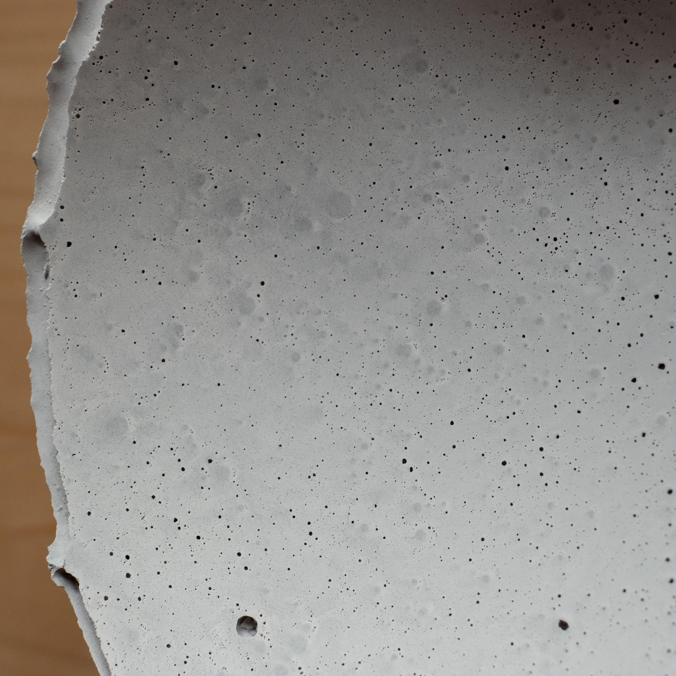 XXI secolo e contemporaneo Ciotola in cemento fuso a mano in grigio di UME Studio A in vendita