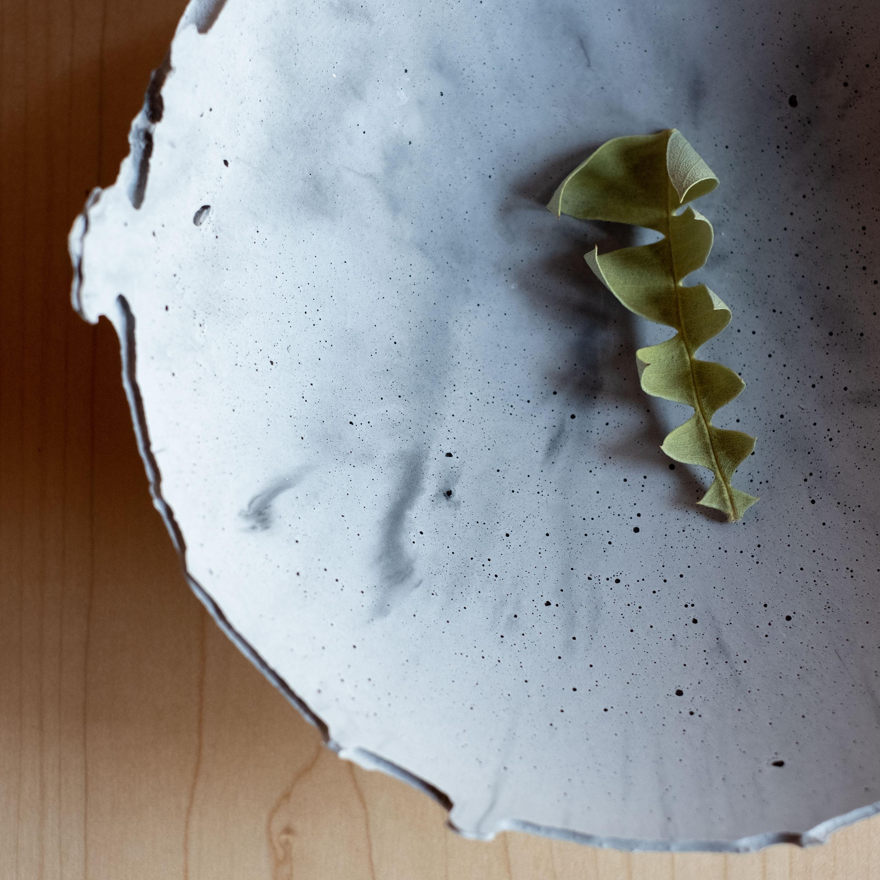 XXIe siècle et contemporain Bol gris en béton moulé à la main par UME Studio en vente