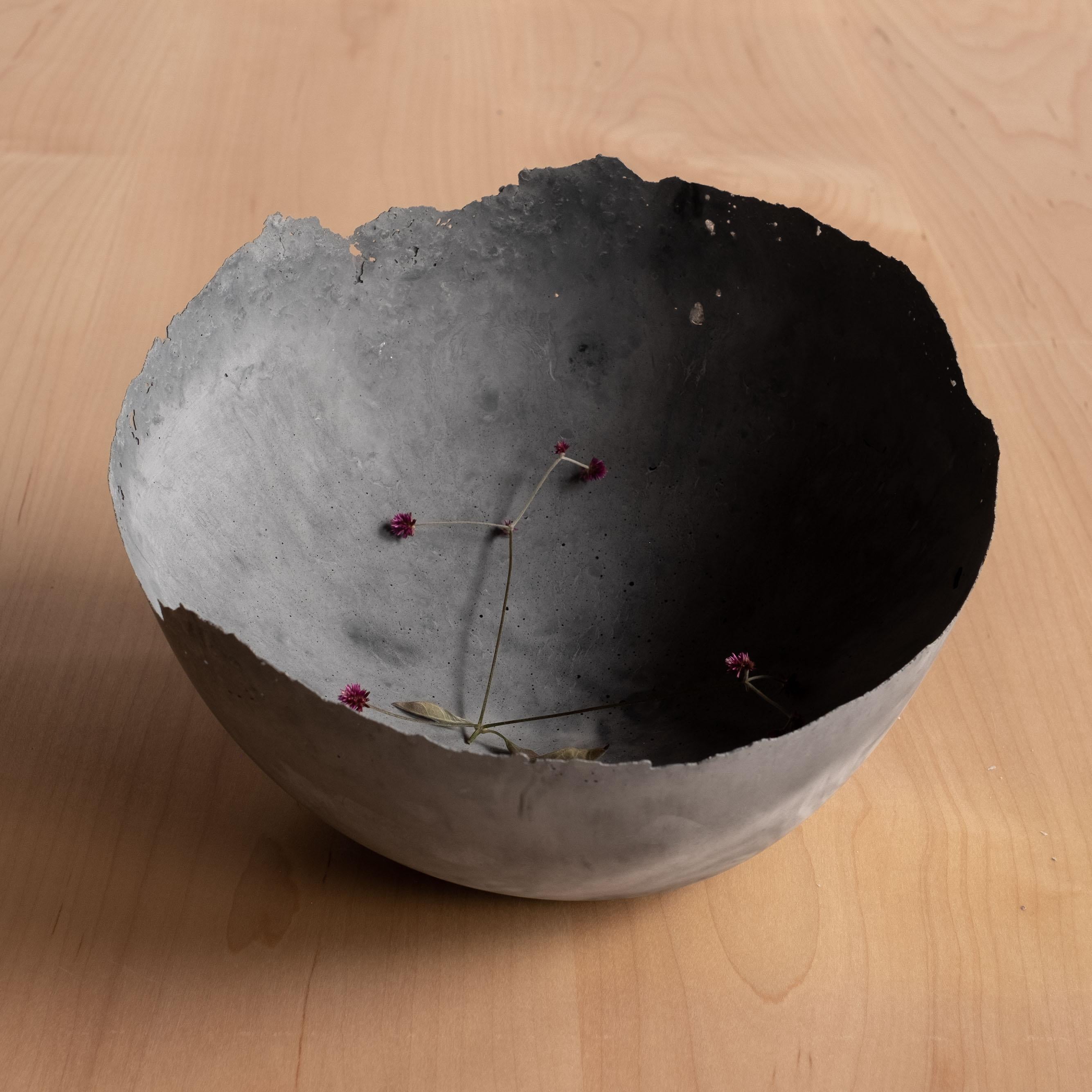 XXIe siècle et contemporain Bol gris en béton moulé à la main par UME Studio en vente