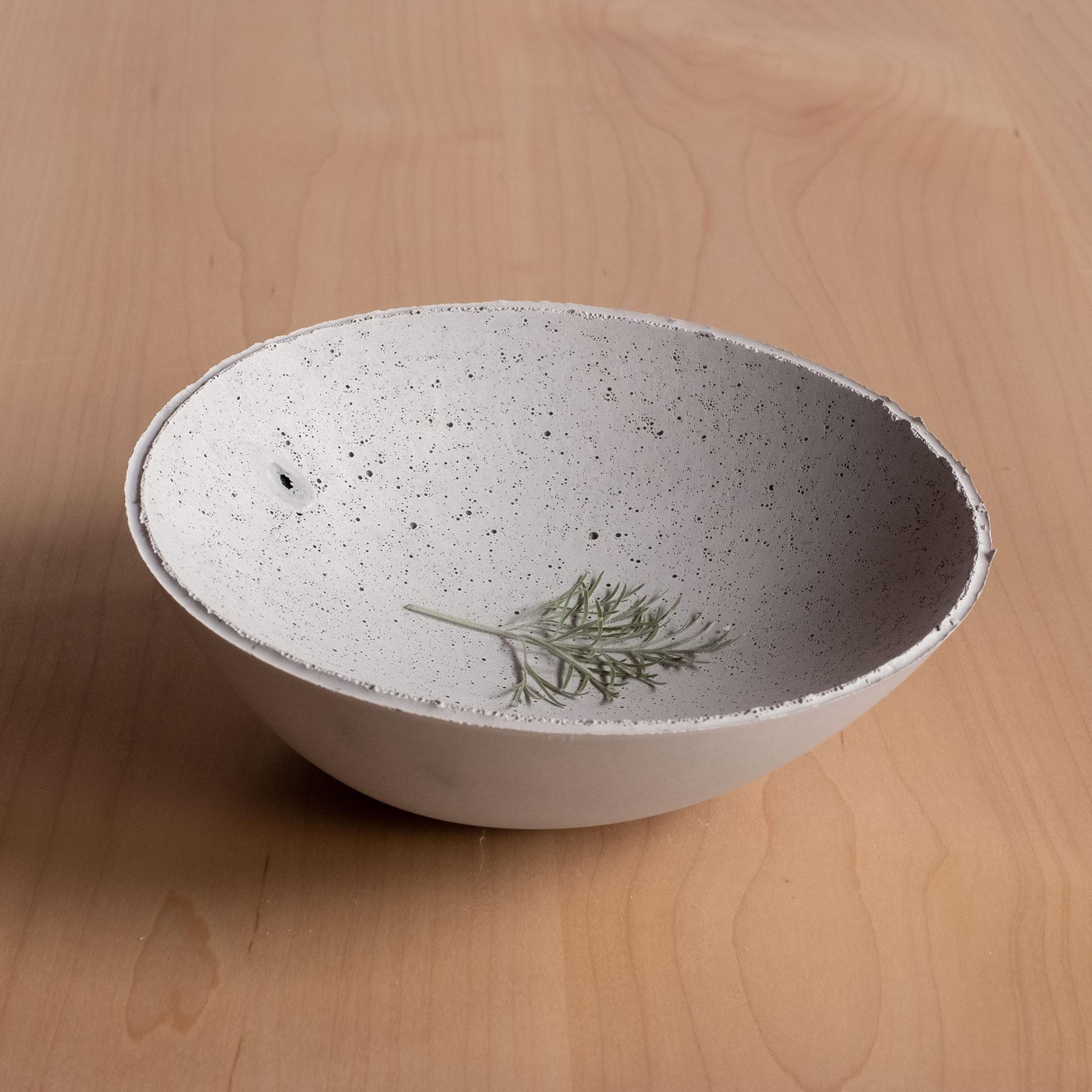 Cuenco de hormigón gris hecho a mano por UME Studio Concreto en venta