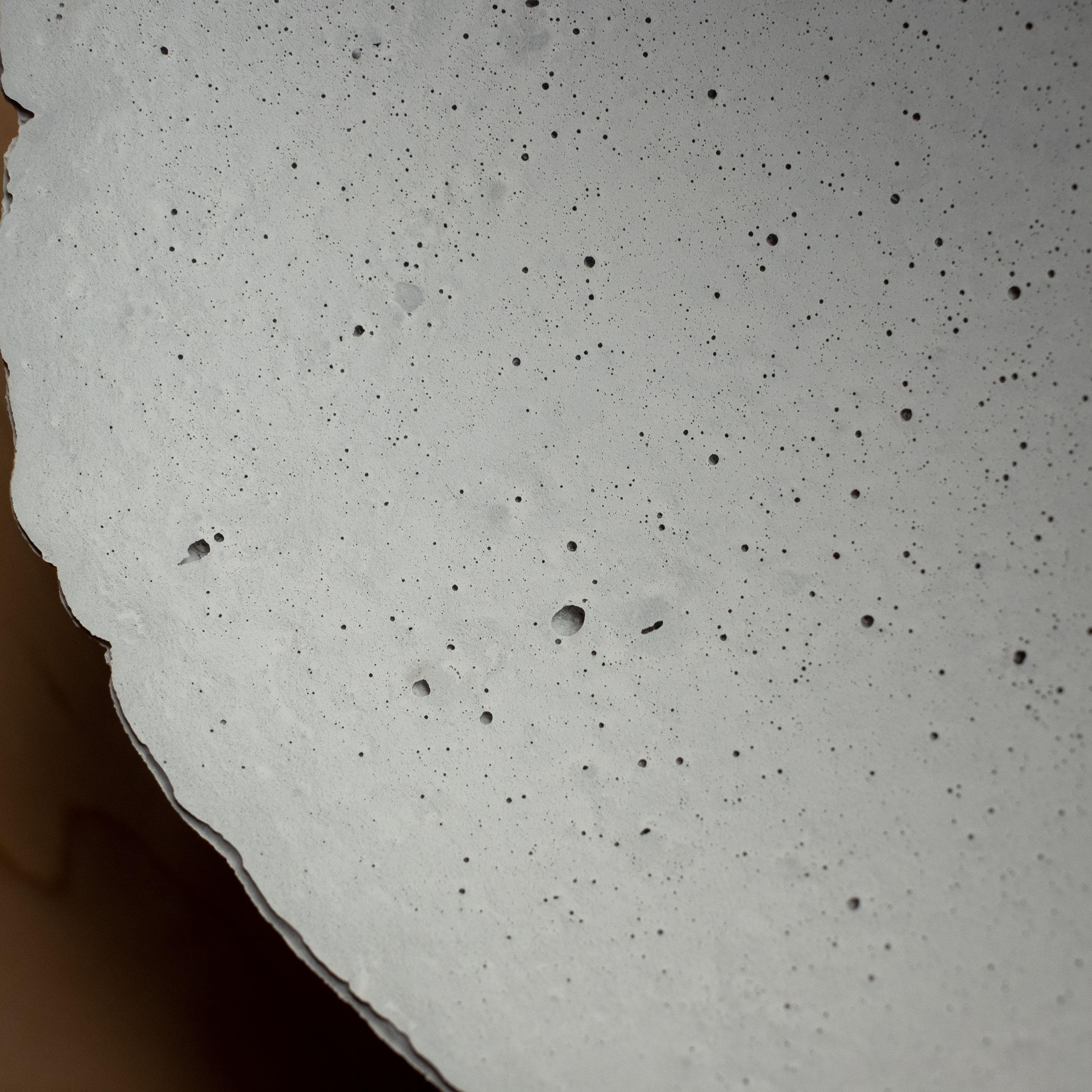 Béton Bol gris en béton moulé à la main par UME Studio en vente