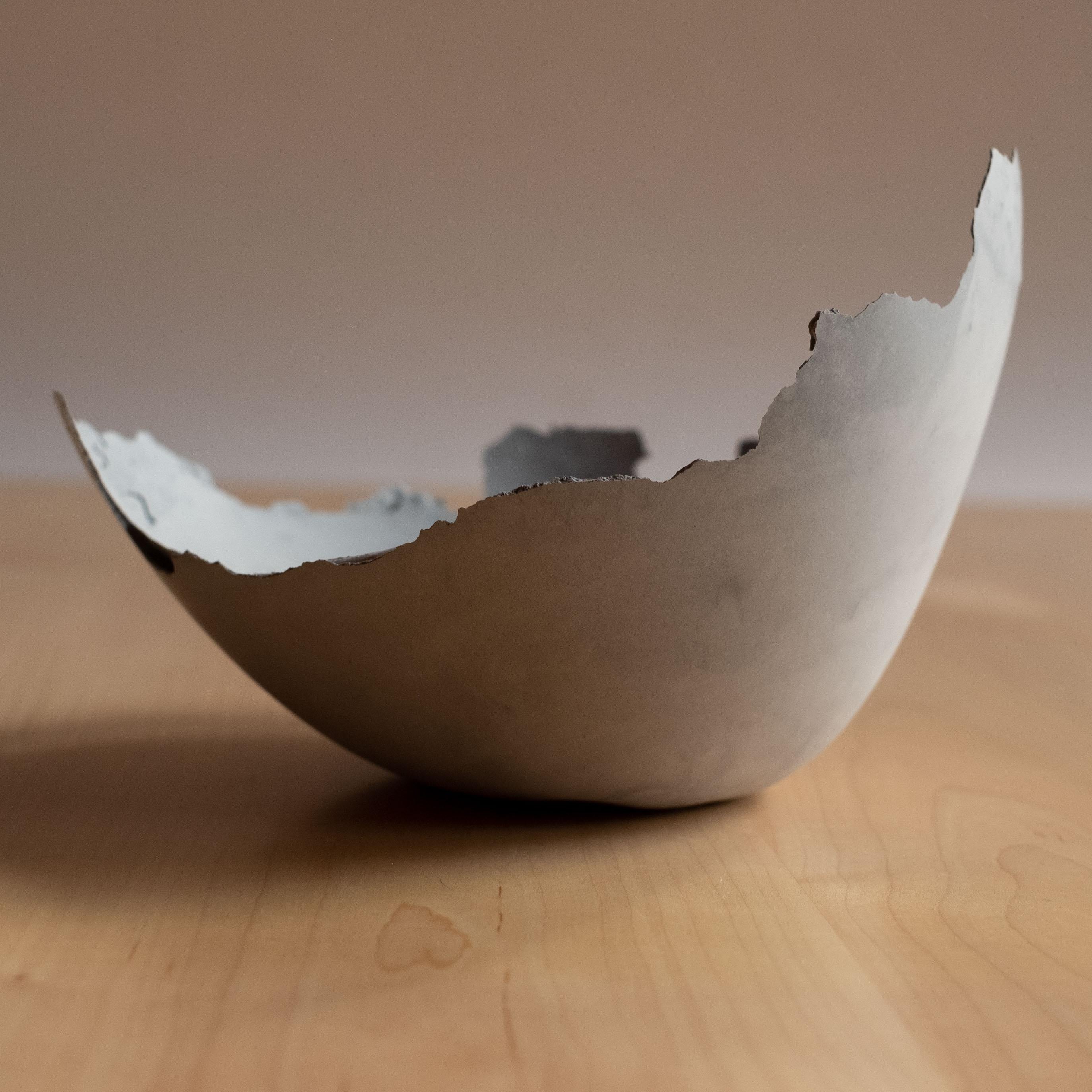 Béton Bol gris en béton moulé à la main par UME Studio en vente