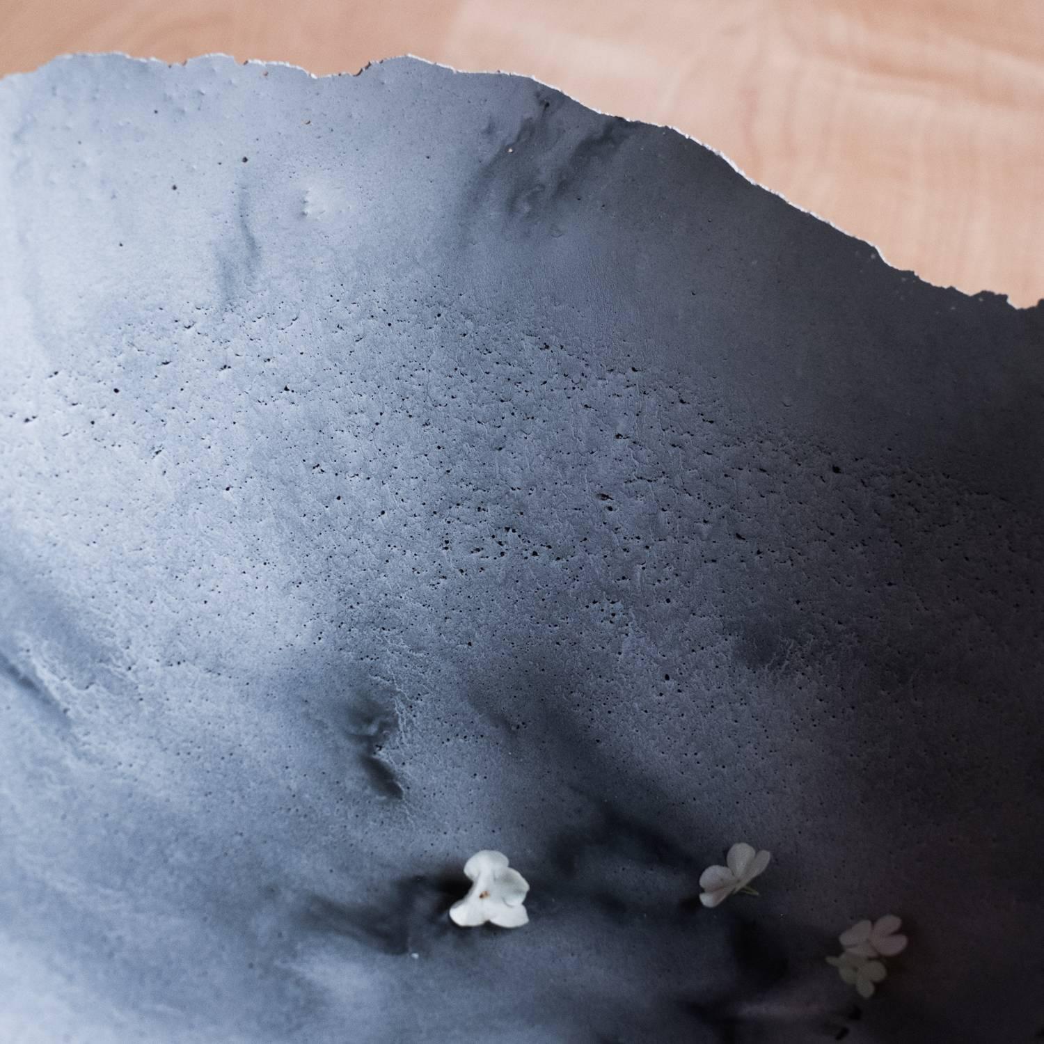 Bol en béton moulé gris fait à la main par UMÉ Studio en vente 1