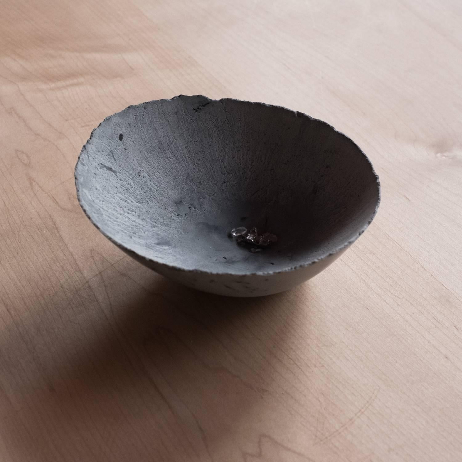 Bol en béton moulé gris fait à la main par UMÉ Studio en vente 1