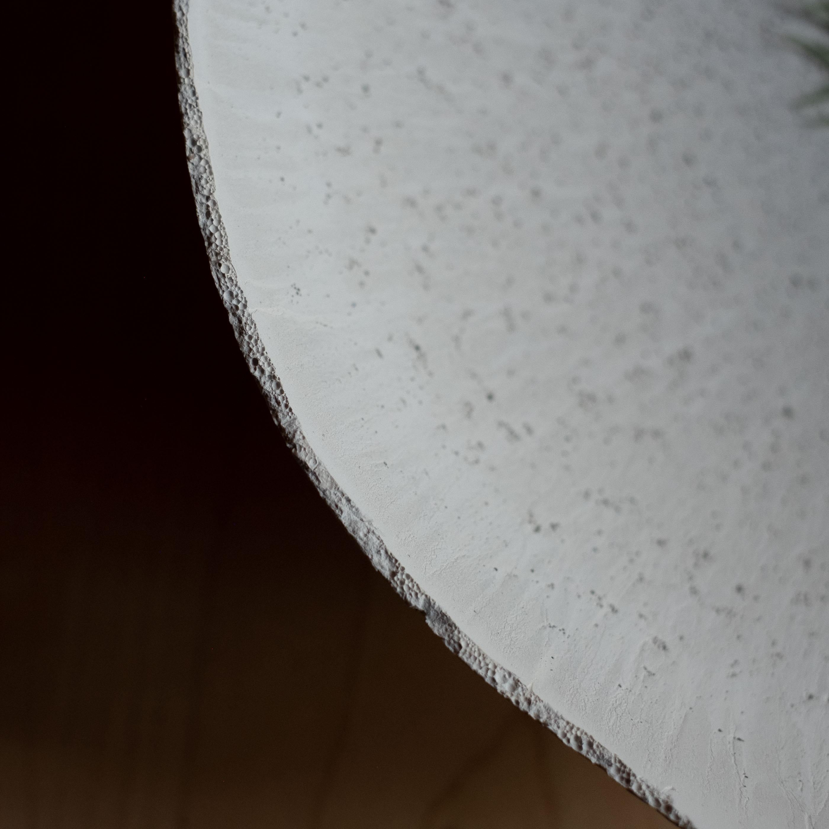 Handgefertigte Schale aus Gussbeton in Grau von UMÉ Studio im Angebot 1