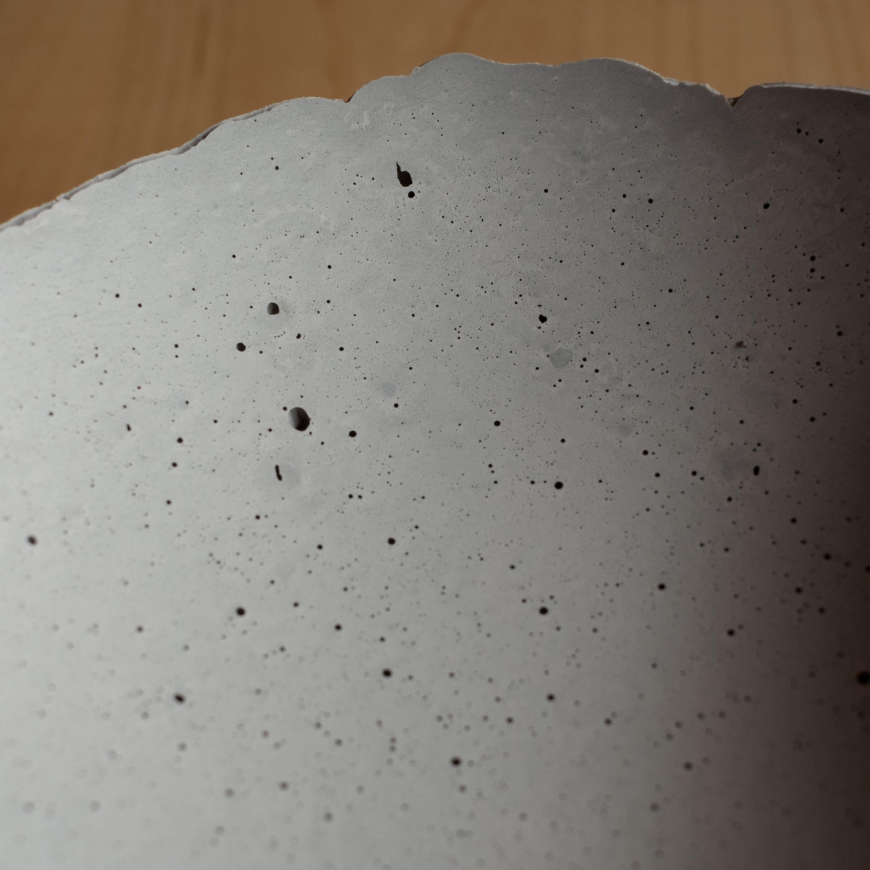 Bol gris en béton moulé à la main par UME Studio en vente 1