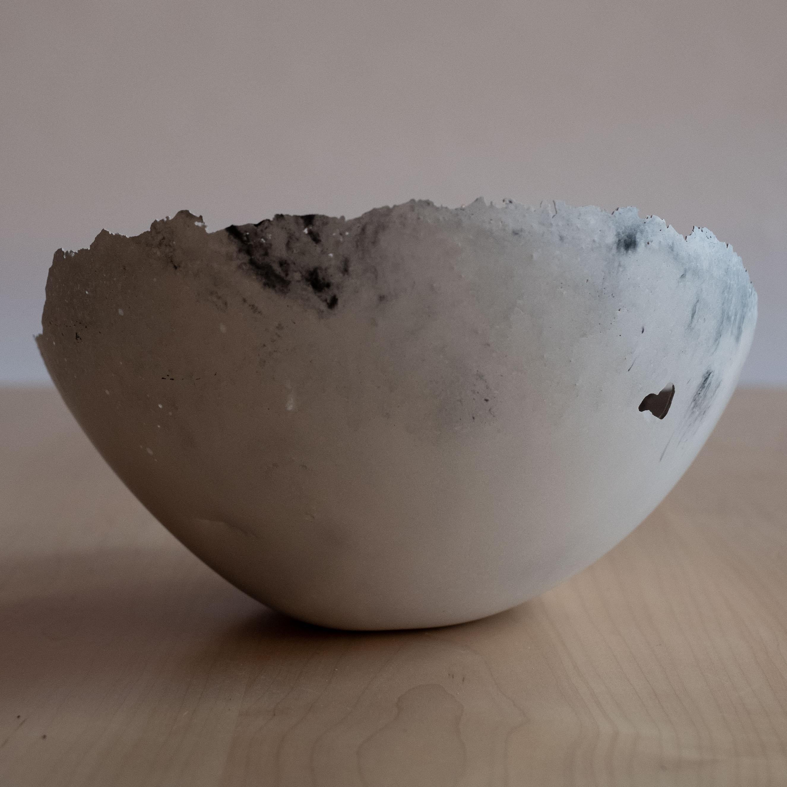 Bol gris en béton moulé à la main par UME Studio en vente 1