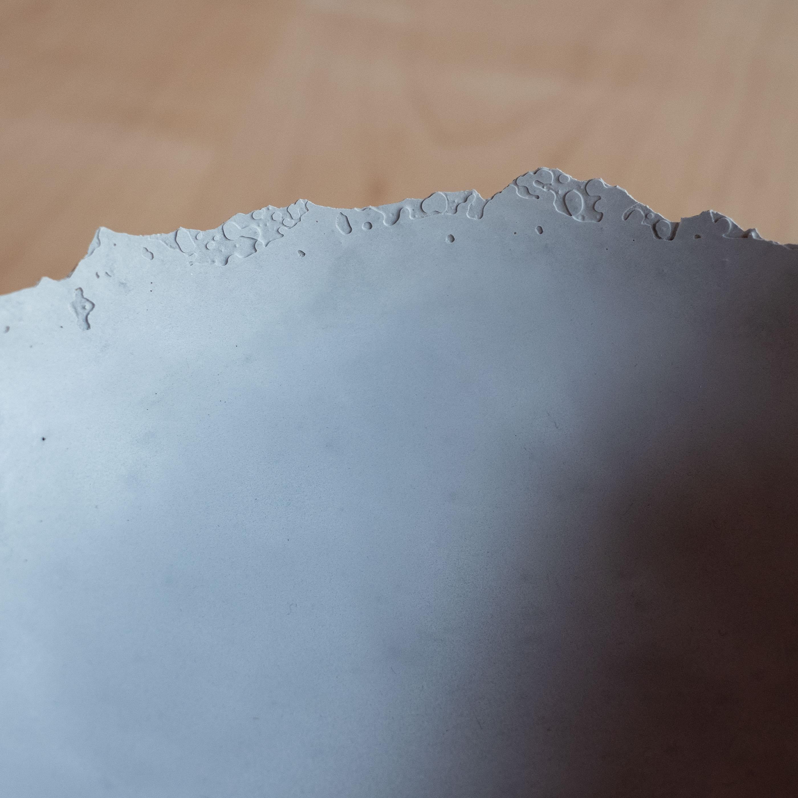 Bol gris en béton moulé à la main par UME Studio en vente 2