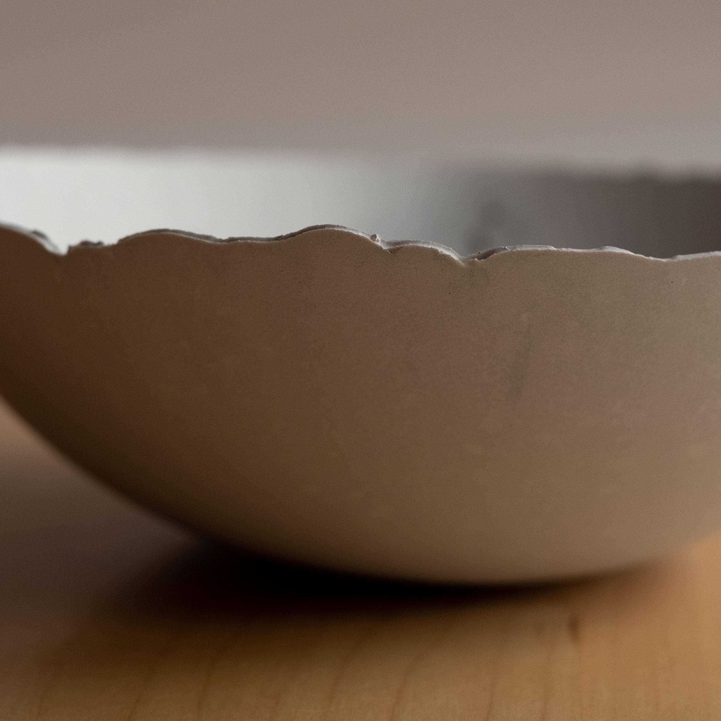 Bol gris en béton moulé à la main par UME Studio en vente 2
