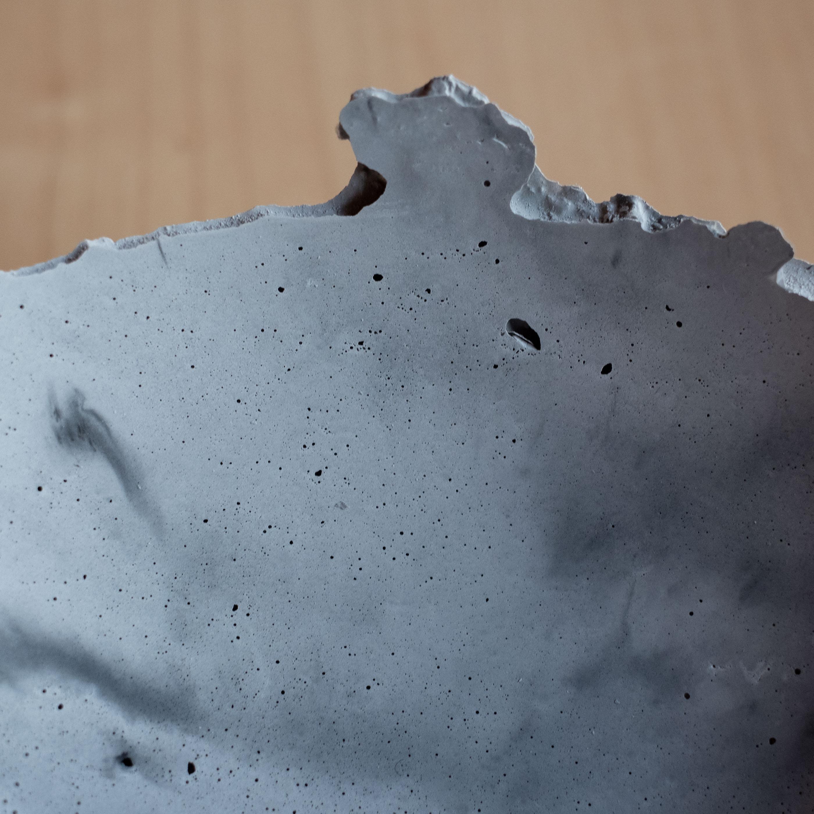 Bol gris en béton moulé à la main par UME Studio en vente 2