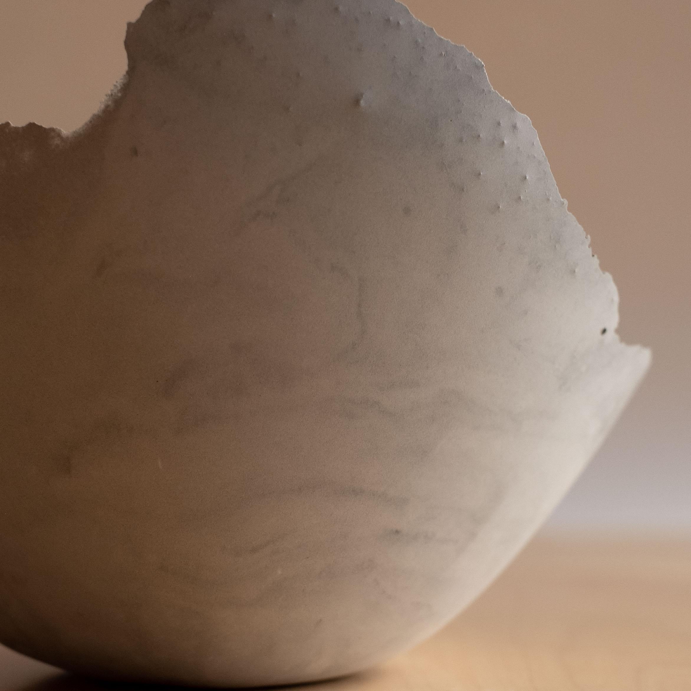 Bol gris en béton moulé à la main par UME Studio en vente 2