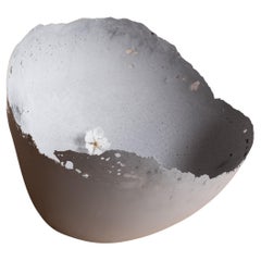 Bol en béton coulé fait à la main en gris par UMÉ Studio