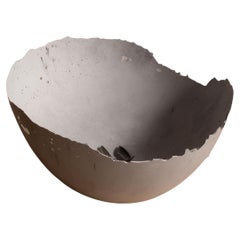 Bol en béton coulé fait à la main en gris par UMÉ Studio