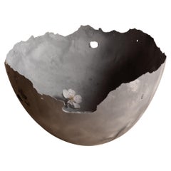 Bol gris en béton moulé à la main par UME Studio