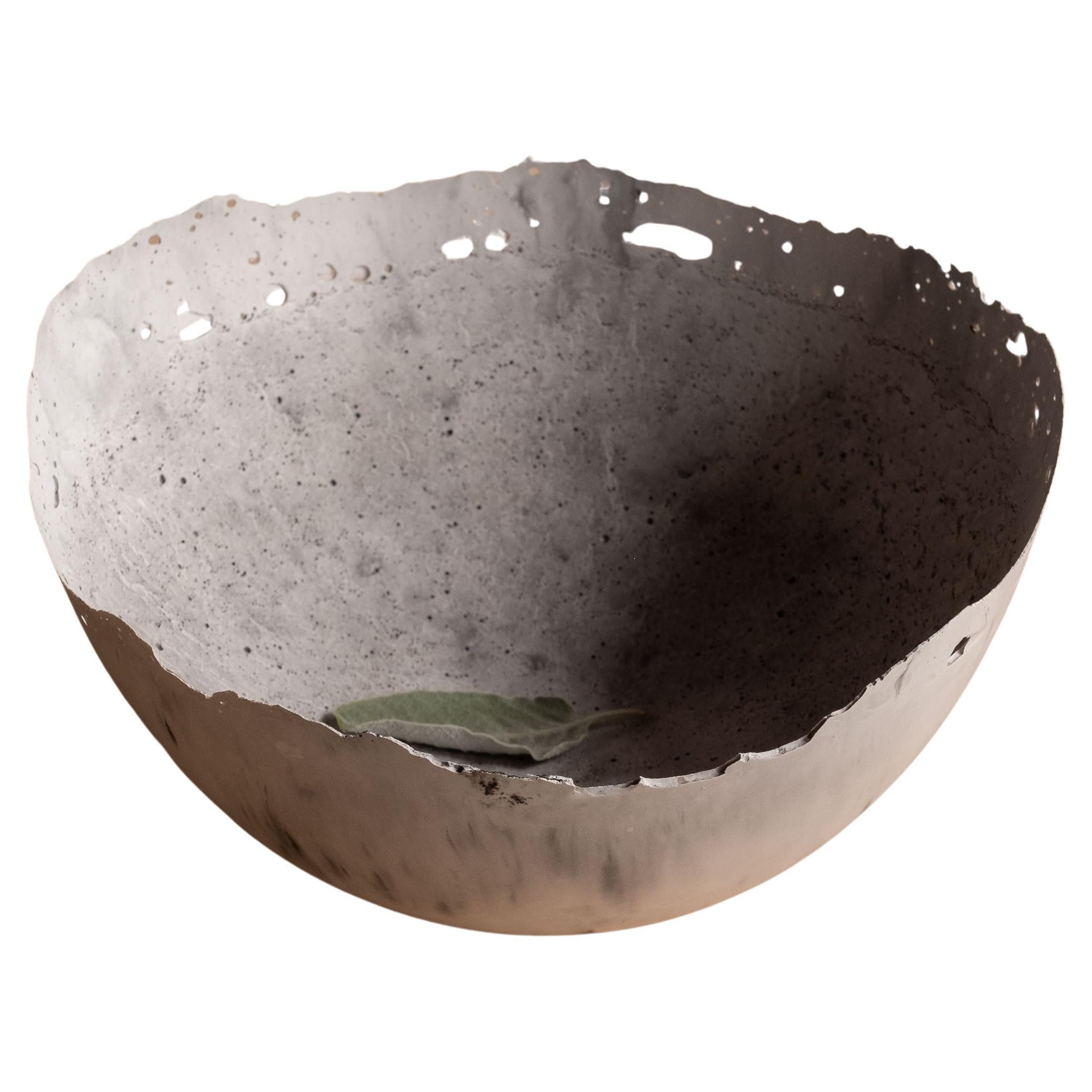Handgefertigte Schale aus Gussbeton in Grau von UME Studio