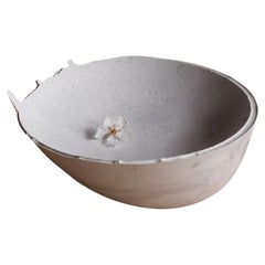 Bol gris en béton moulé à la main par UME Studio