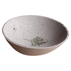 Bol gris en béton moulé à la main par UME Studio
