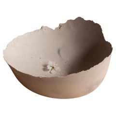 Bol gris en béton moulé à la main par UME Studio
