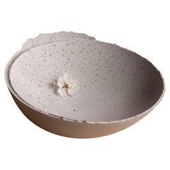 Bol gris en béton moulé à la main par UME Studio