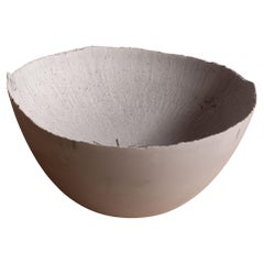 Bol gris en béton moulé à la main par UME Studio
