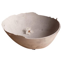 Bol gris en béton moulé à la main par UME Studio