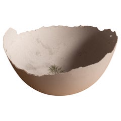 Bol gris en béton moulé à la main par UME Studio