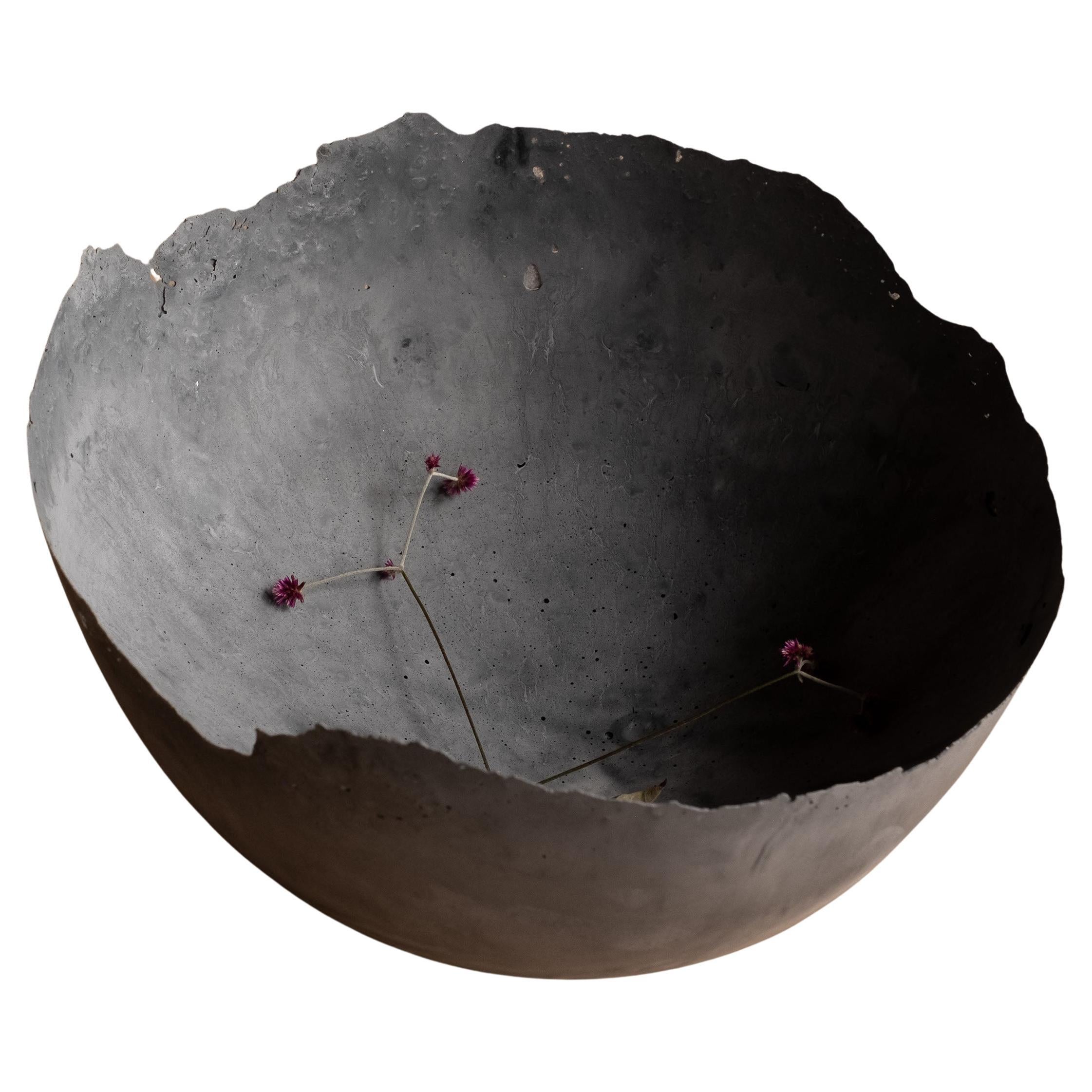 Bol gris en béton moulé à la main par UME Studio en vente
