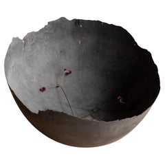 Bol gris en béton moulé à la main par UME Studio