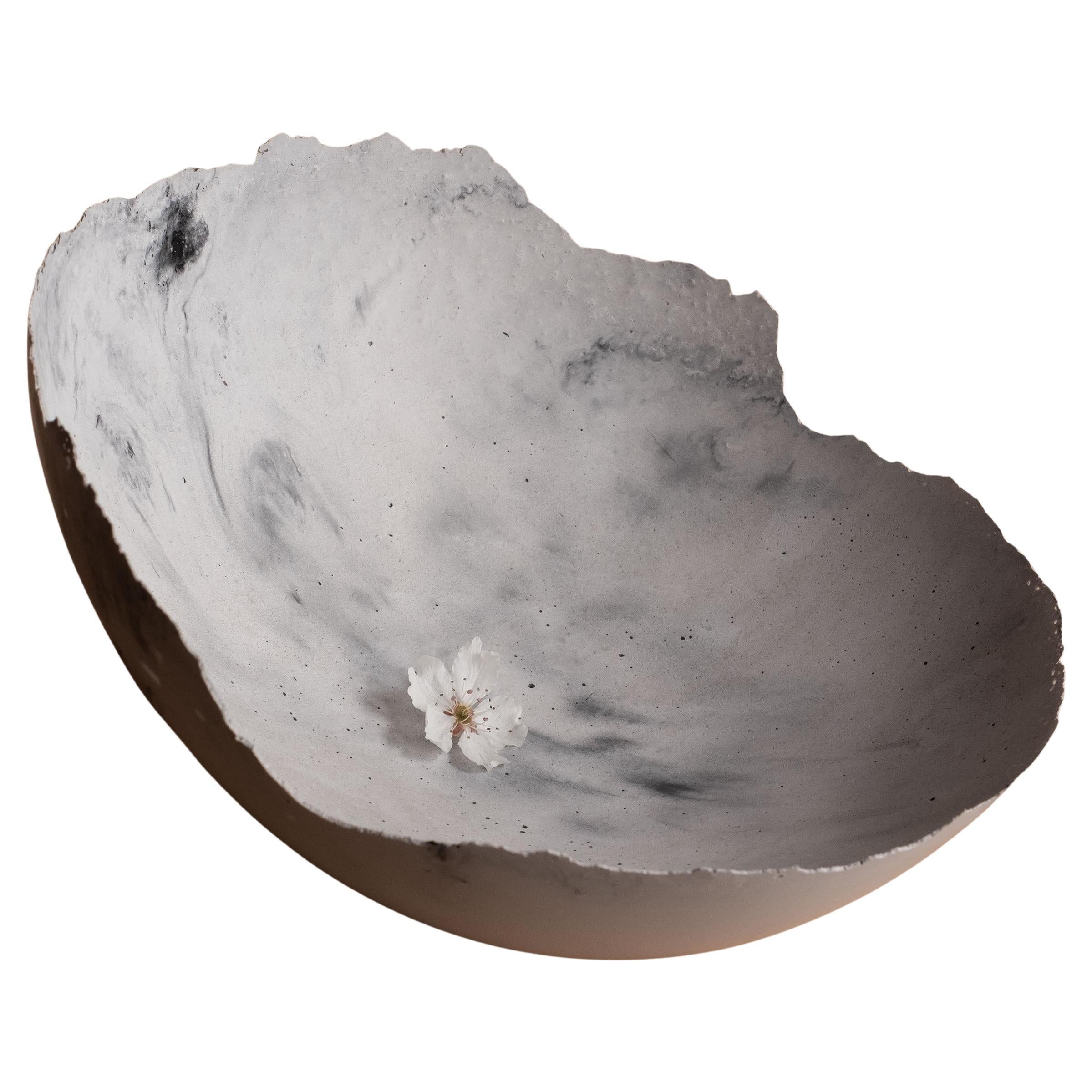 Bol gris en béton moulé à la main par UME Studio en vente