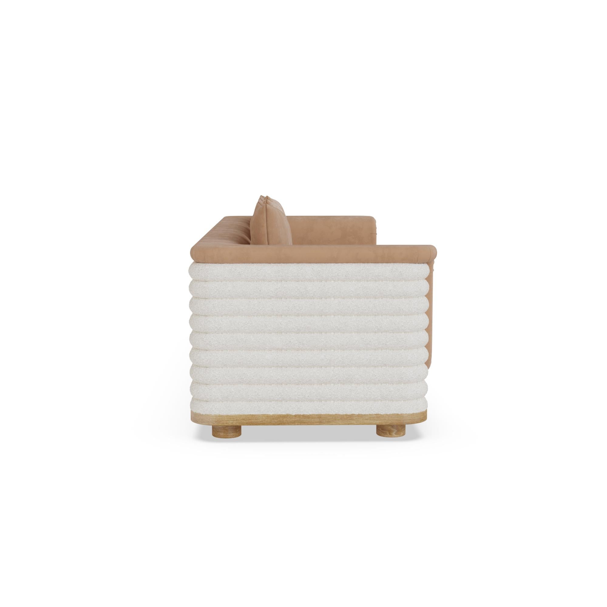Handgefertigtes Céline Sofa mit Samtpolsterung und Eichengestell by Nolita Harbour (Portugiesisch) im Angebot