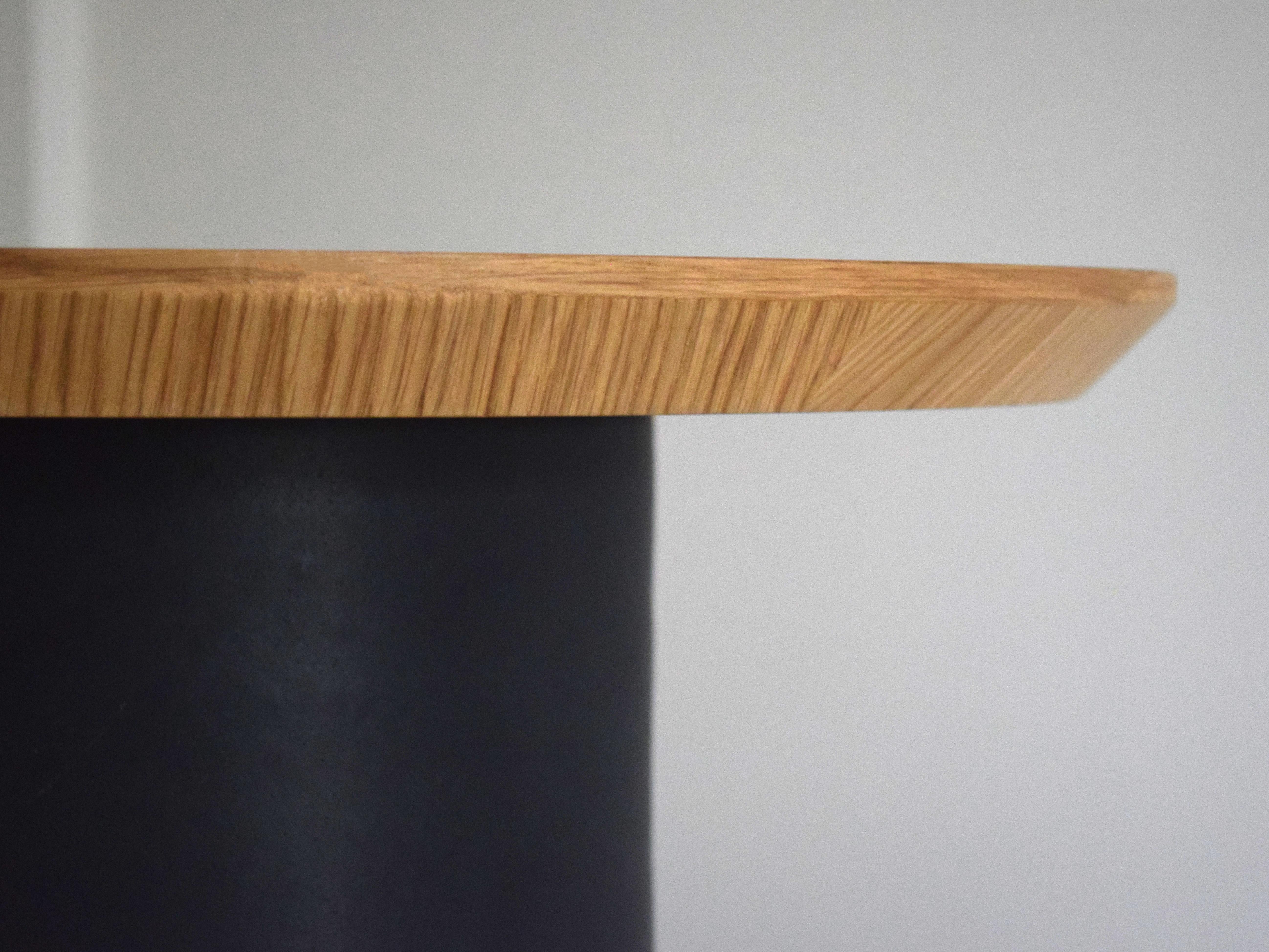 Portugais Table basse en céramique faite à la main avec plateau en Oak en vente