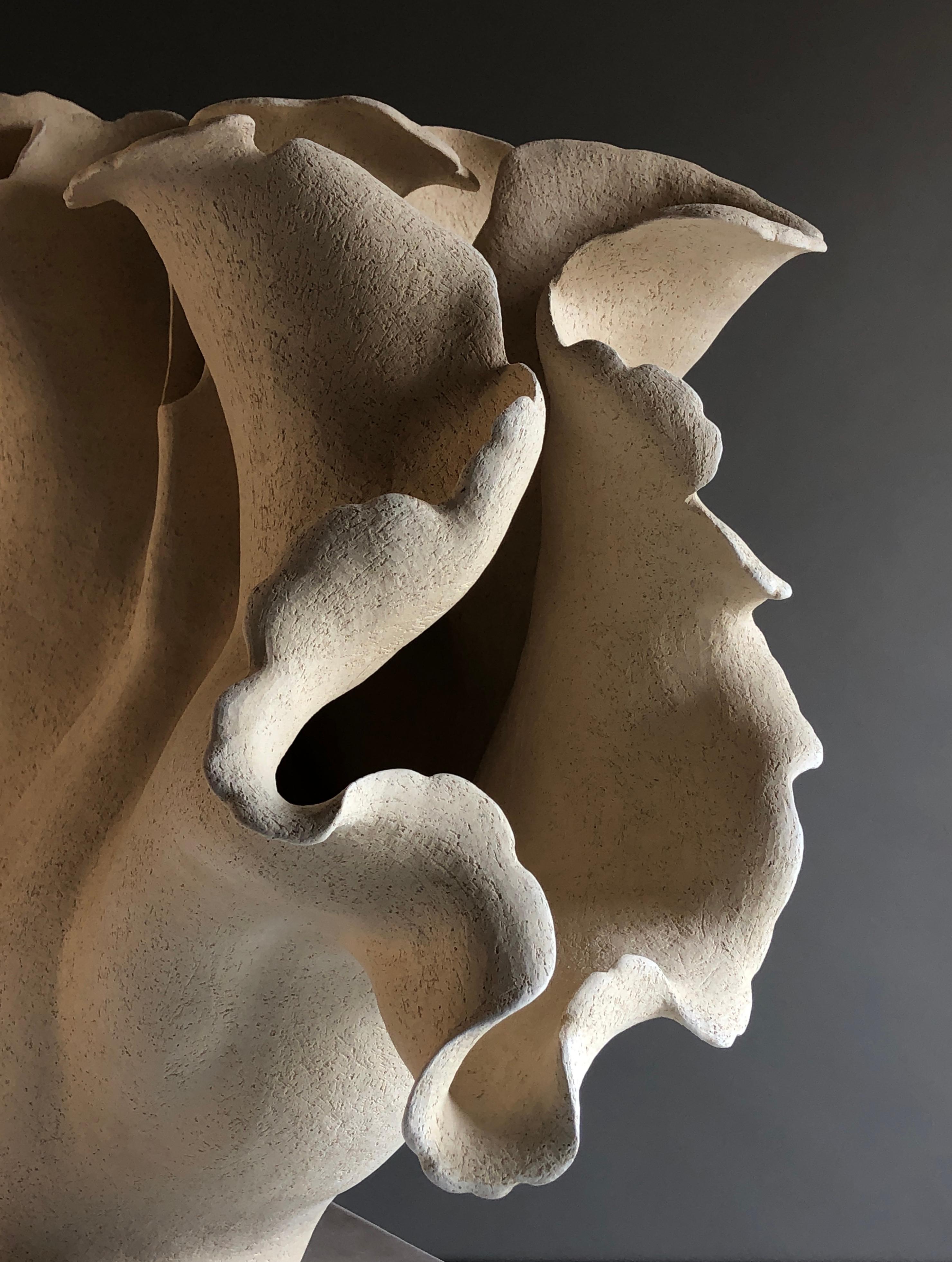 Handgefertigte botanische Keramik-Skulptur im Zustand „Neu“ im Angebot in Gorzegno, IT