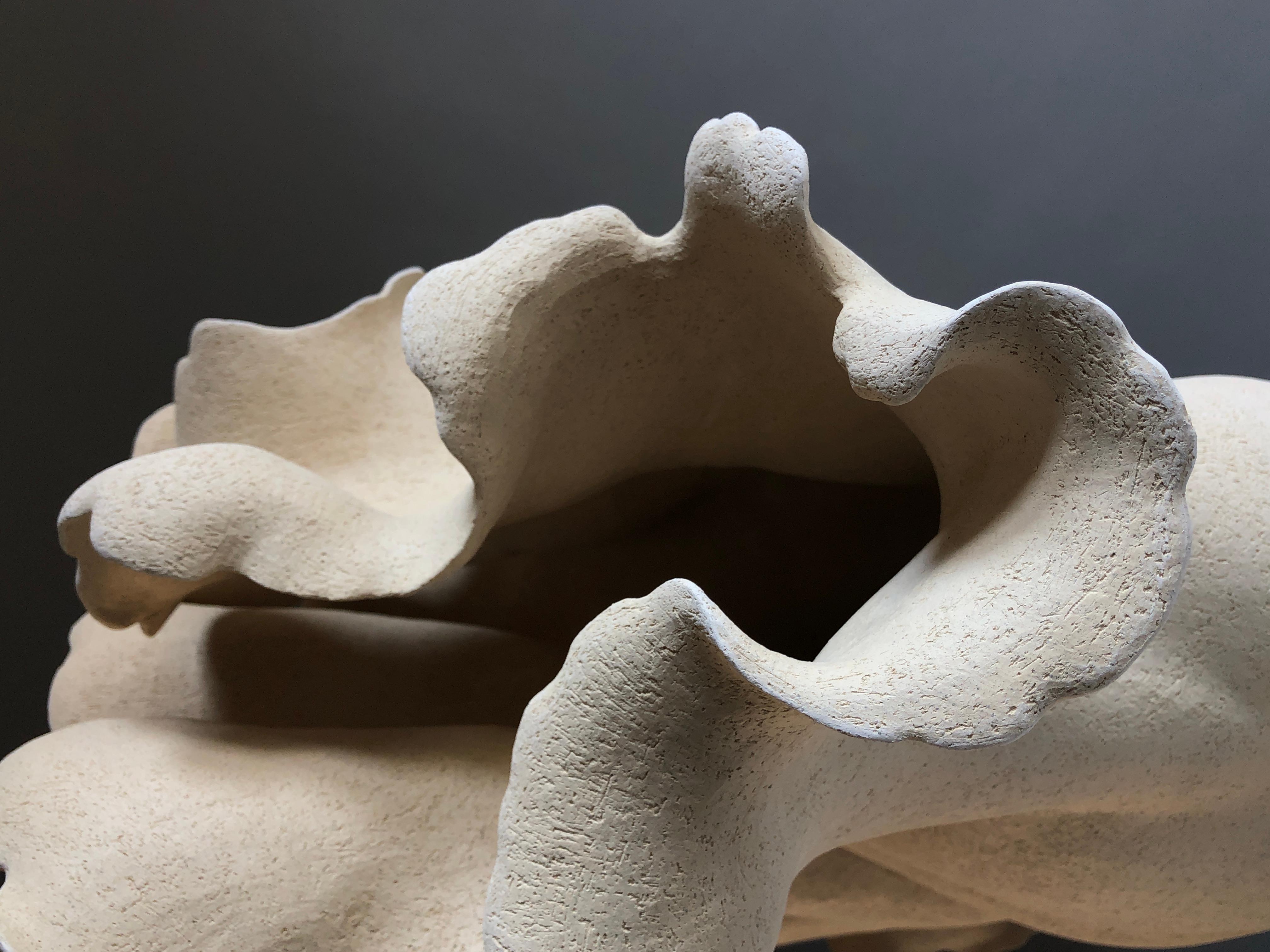 XXIe siècle et contemporain Sculpture botanique en céramique faite à la main en vente