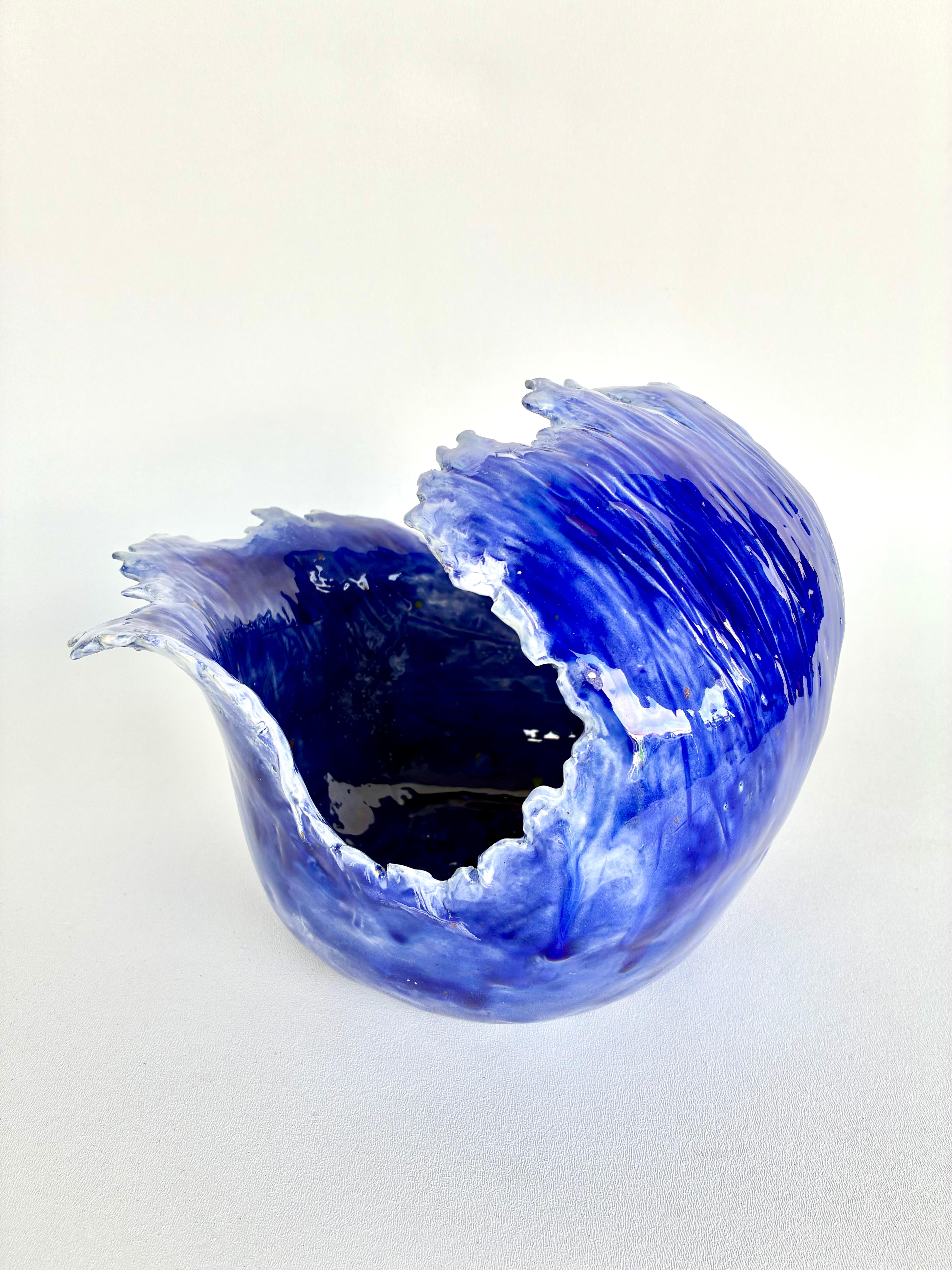 Americano Ciotola in ceramica fatta a mano a forma di onda in vendita