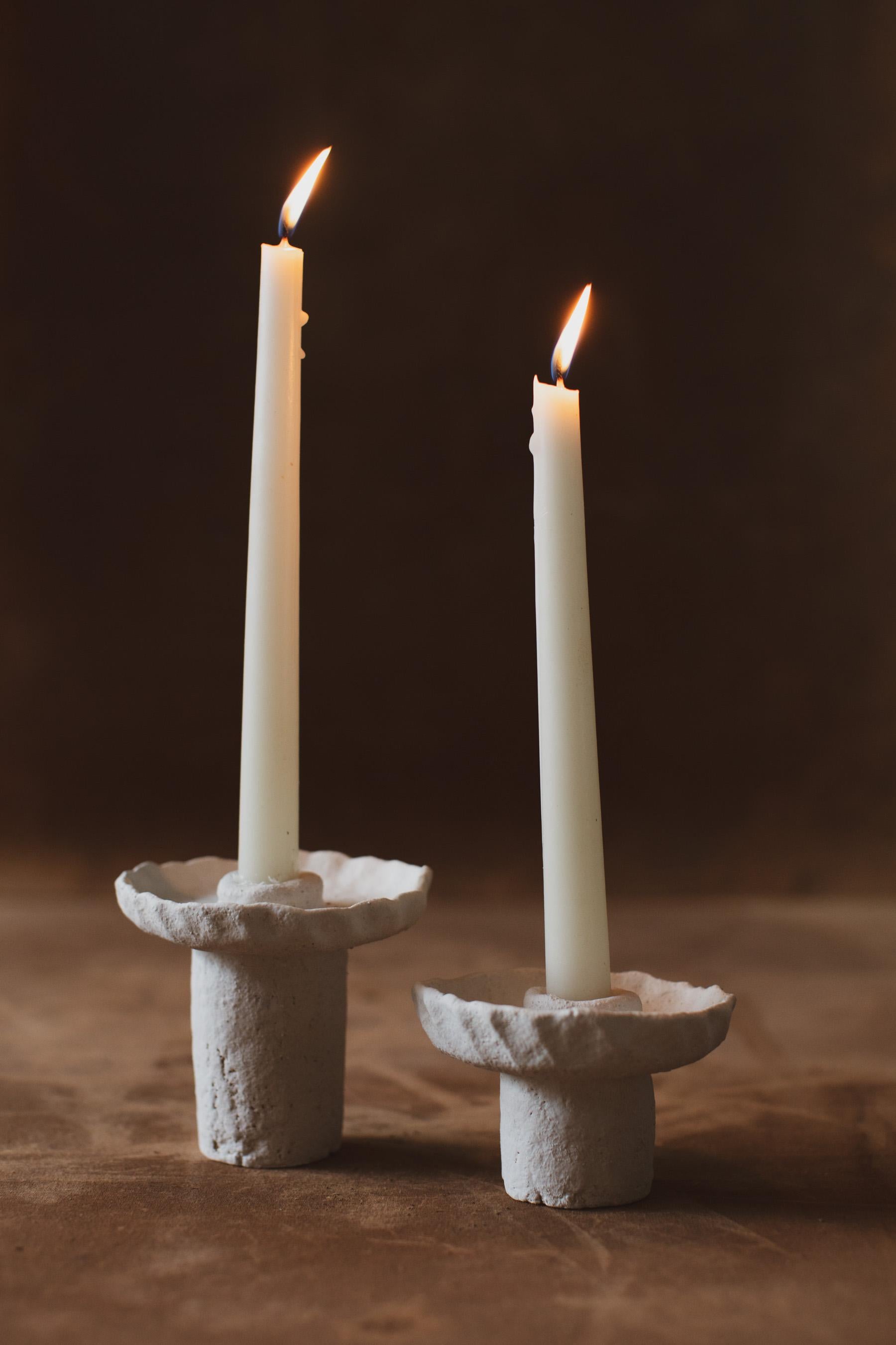 Handgefertigte Kerzenständer aus Keramik von Mugly, NYC (Organische Moderne) im Angebot