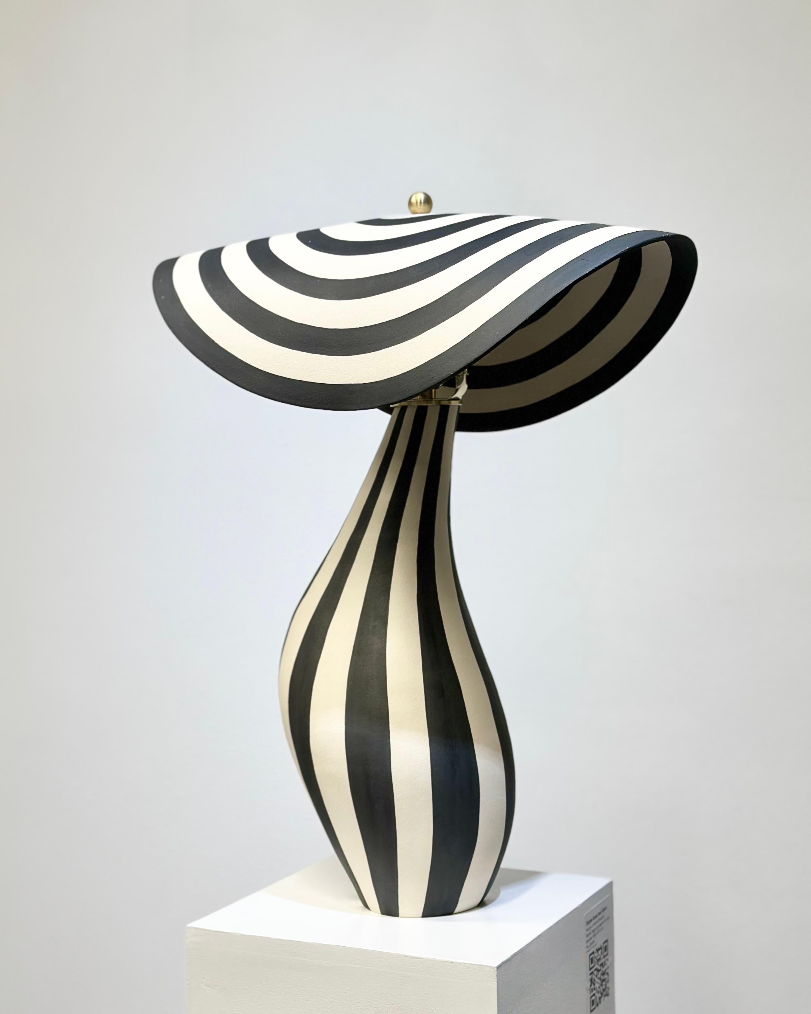 Handmade ceramic desk lamp from Norwegian artist Jossolini Noruego en venta