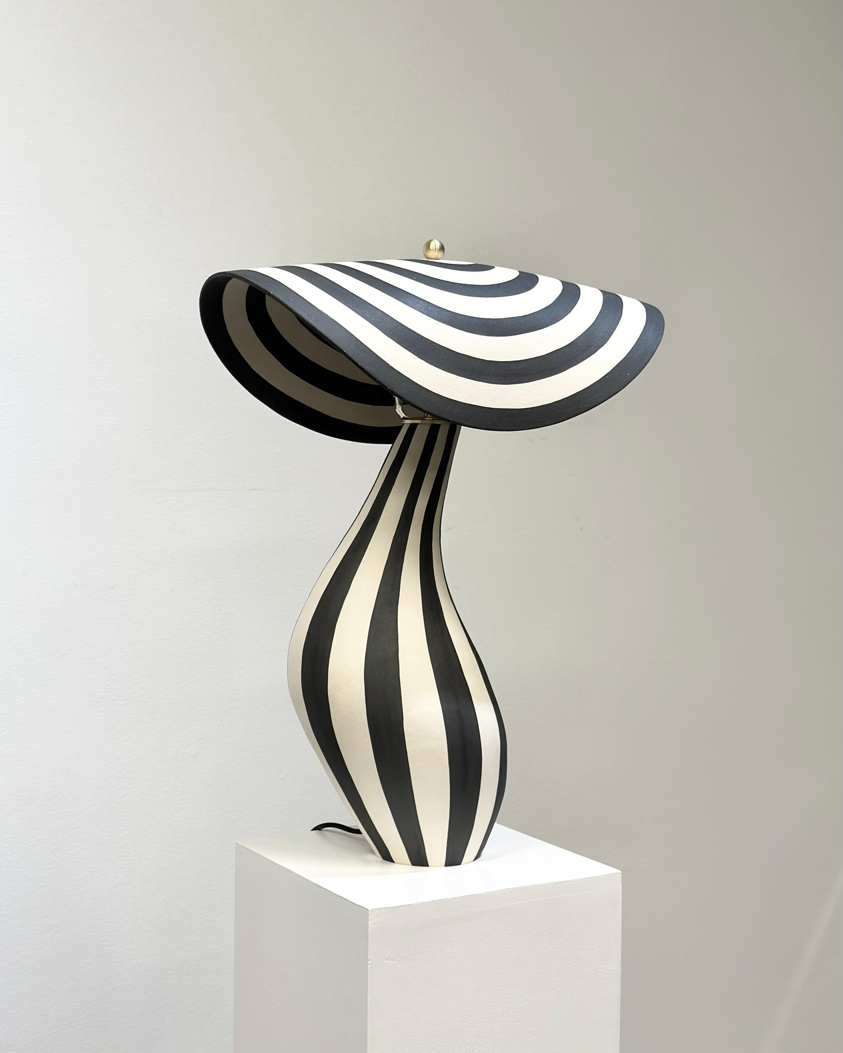 Handmade ceramic desk lamp from Norwegian artist Jossolini Hecho a mano en venta