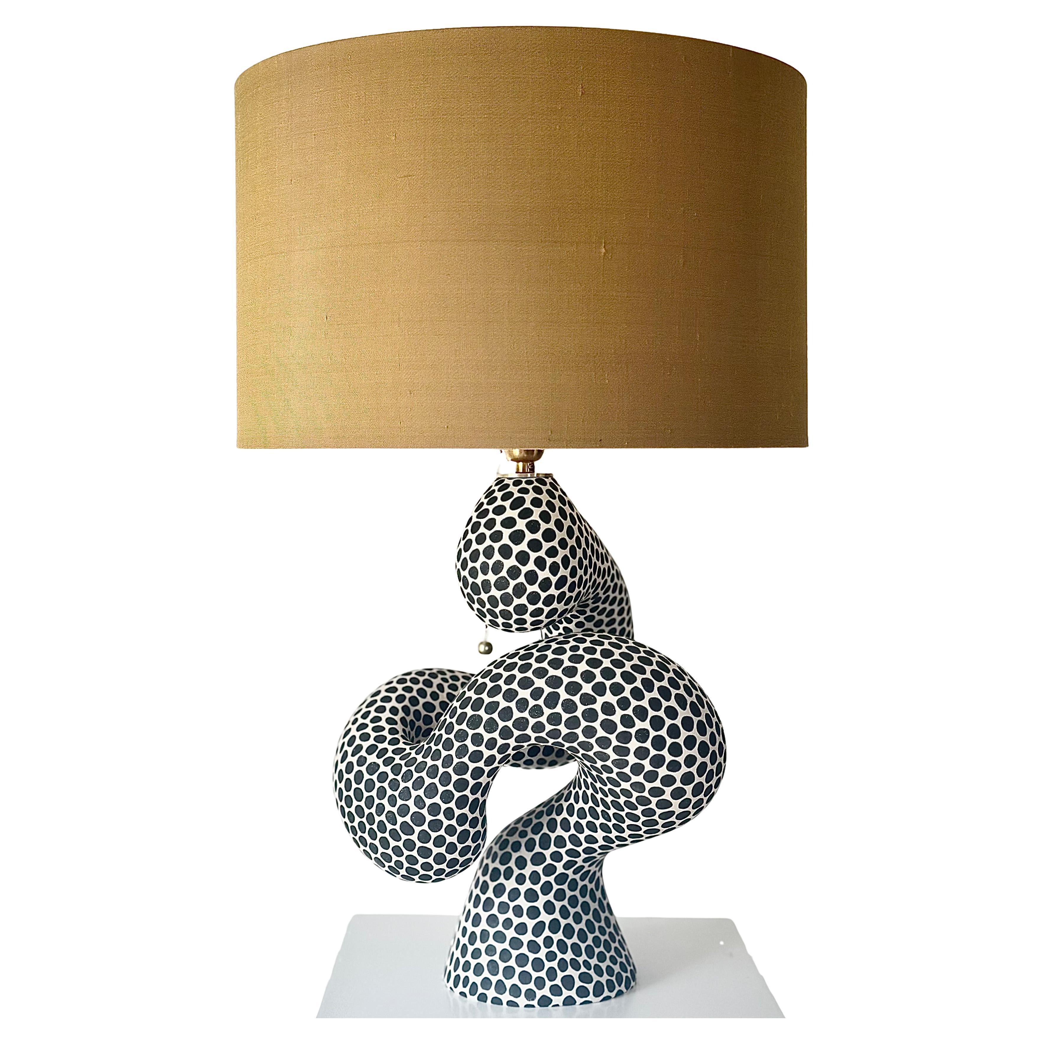 How does a table lamp work?