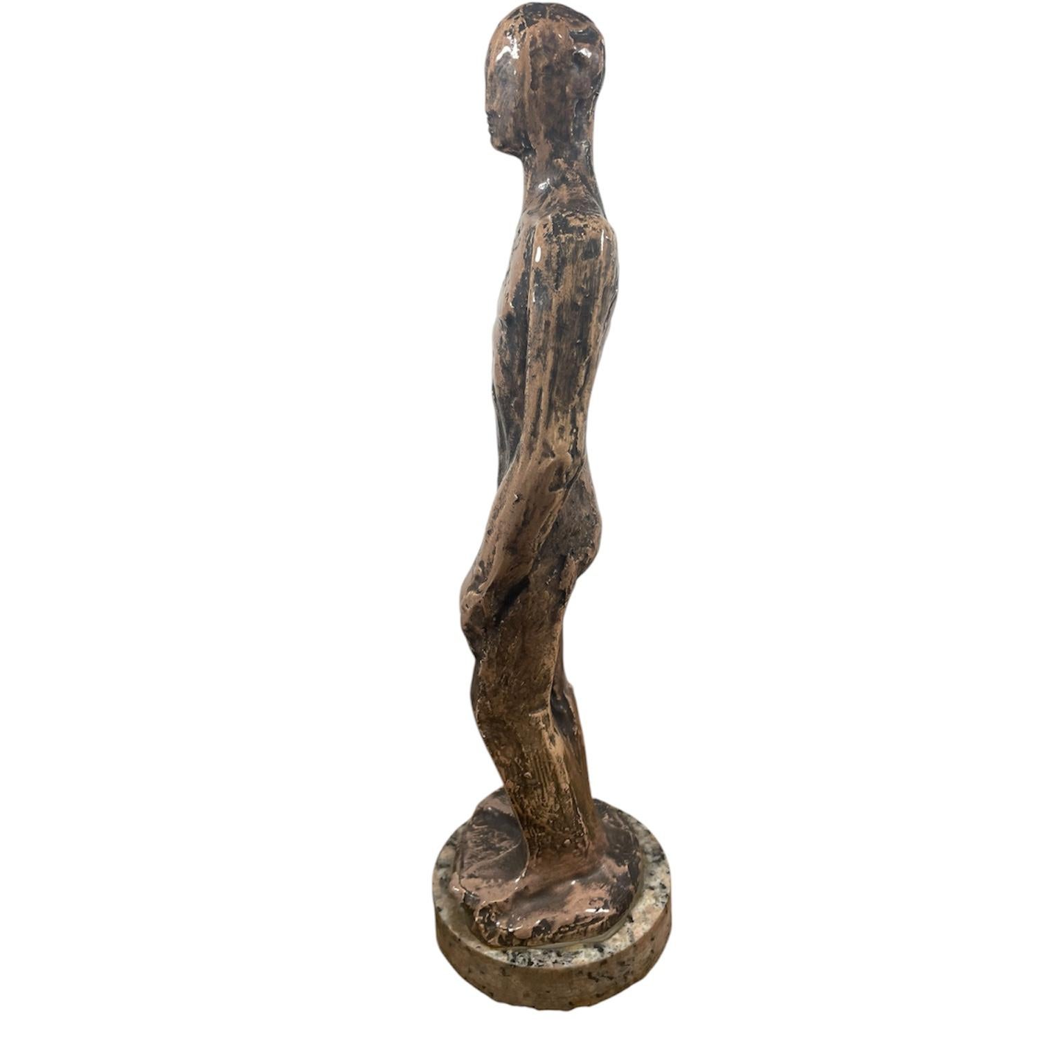 Ceramica Scultura di uomo nudo in ceramica fatta a mano in vendita